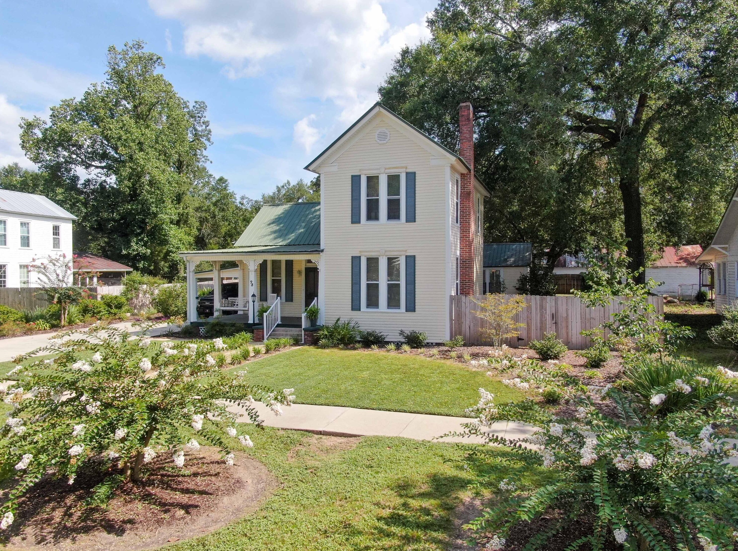 98 E Live Oak Ave E, Defuniak Springs, FL 32435