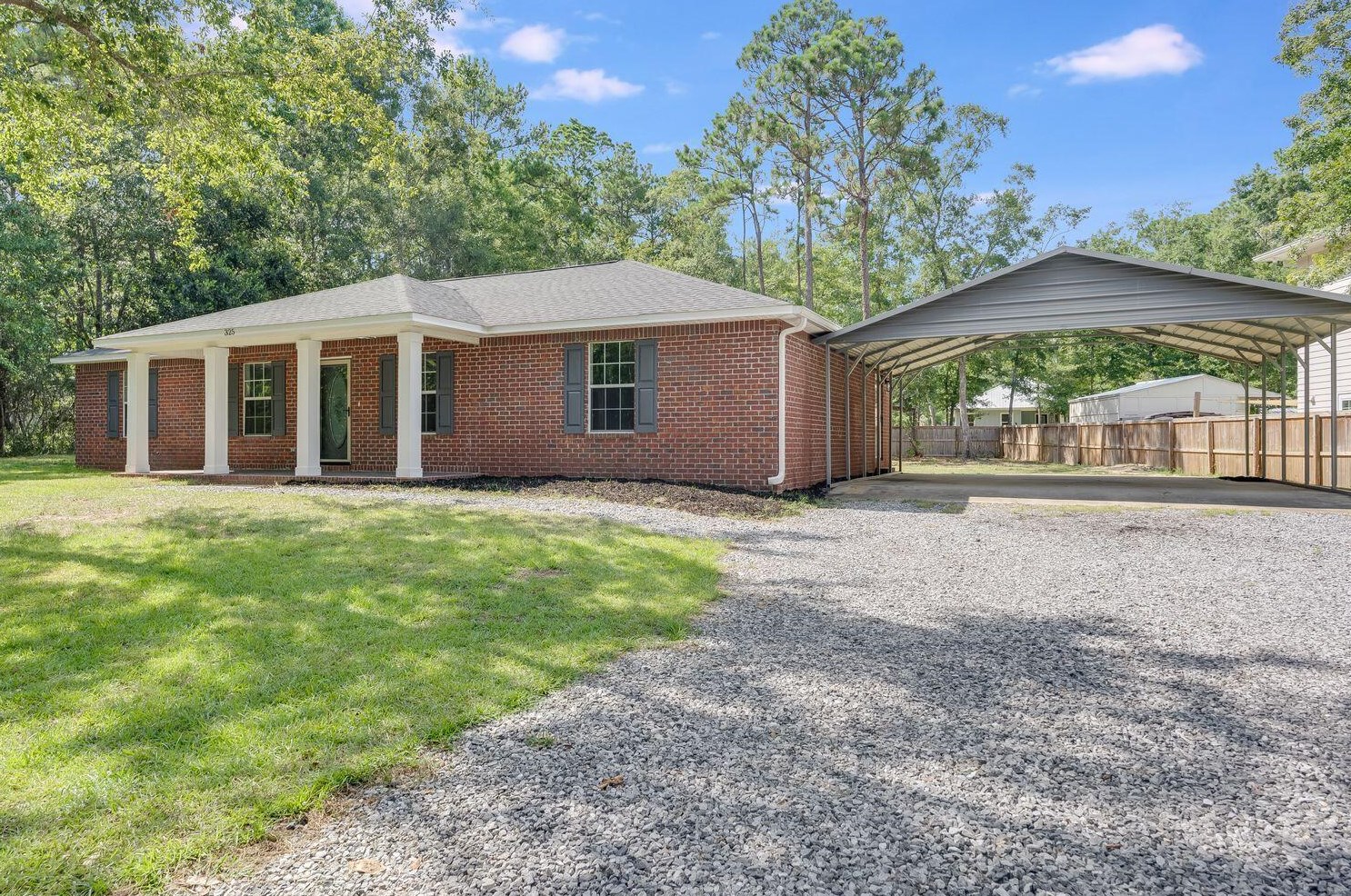 325 Shoreline Dr, Freeport, FL 32439