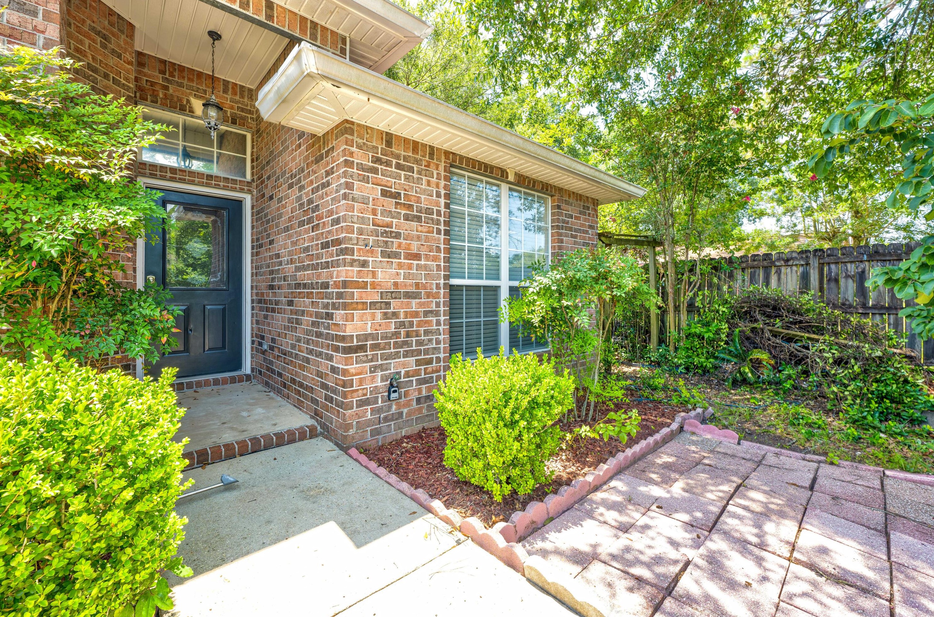 90 10th Ave, Shalimar, FL 32579