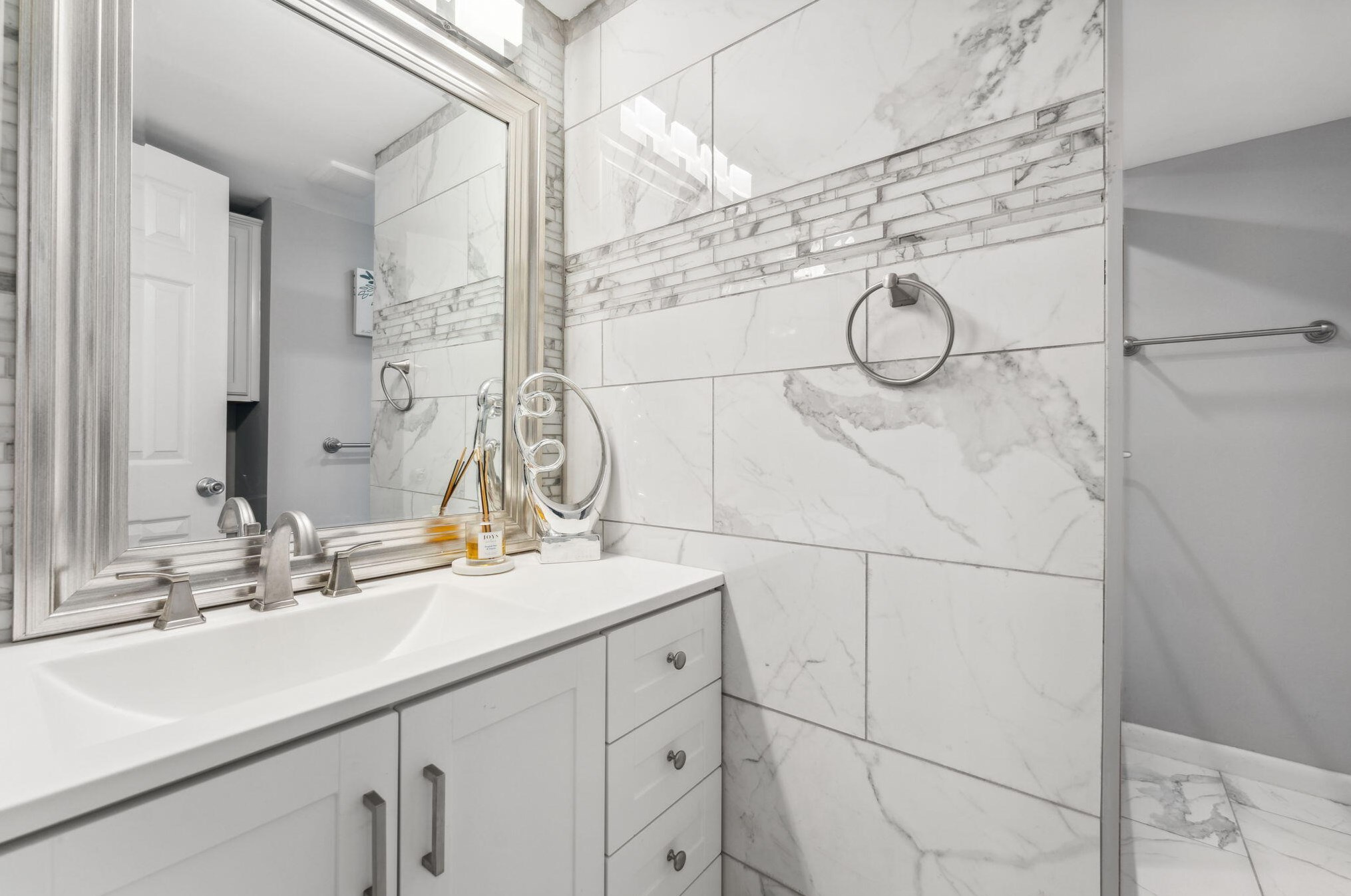 9850 Thomas Dr, Panama City FL  32408-4242 exterior