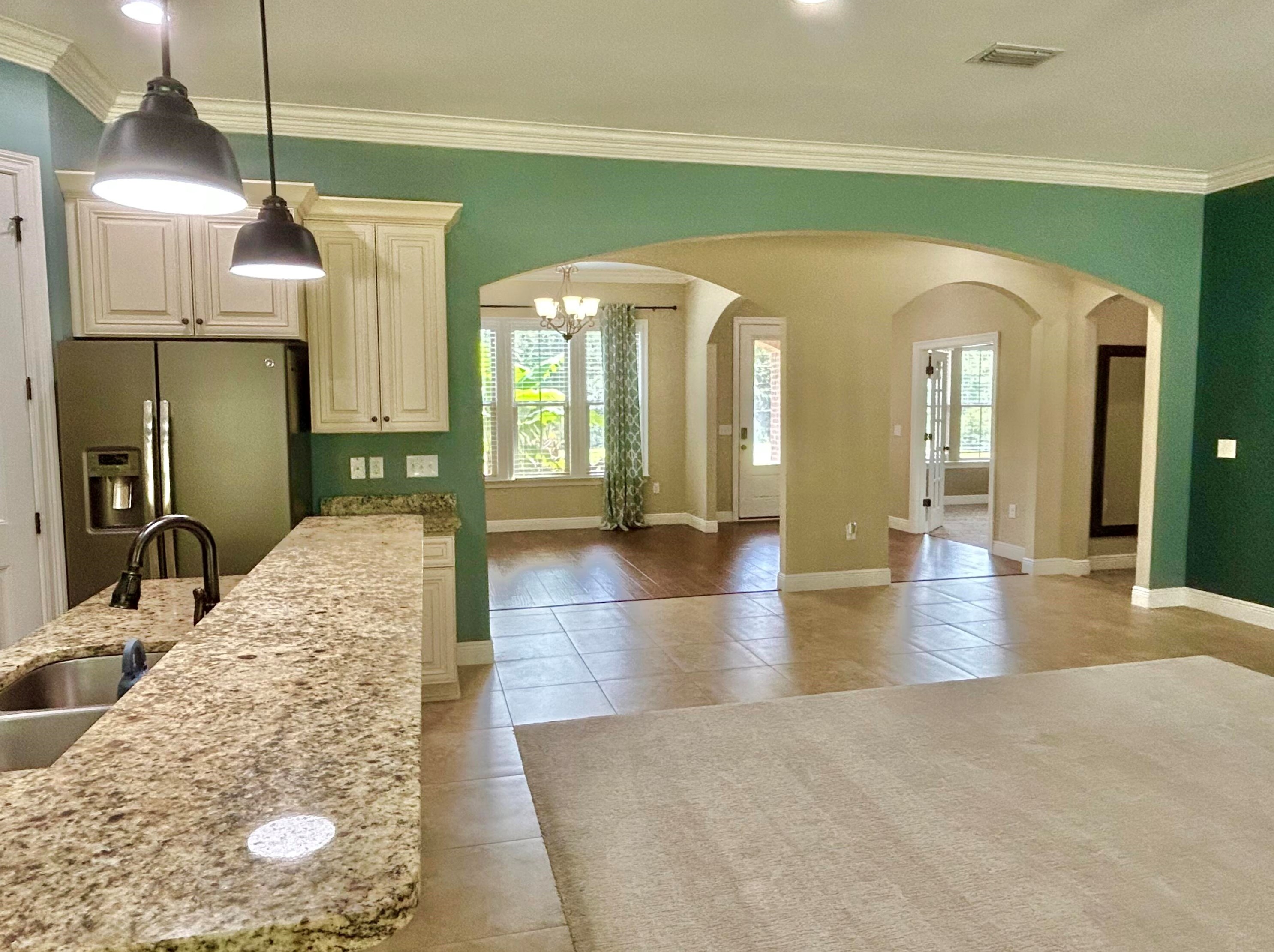 420 Shoal River Dr, Crestview FL  32539-8372 exterior