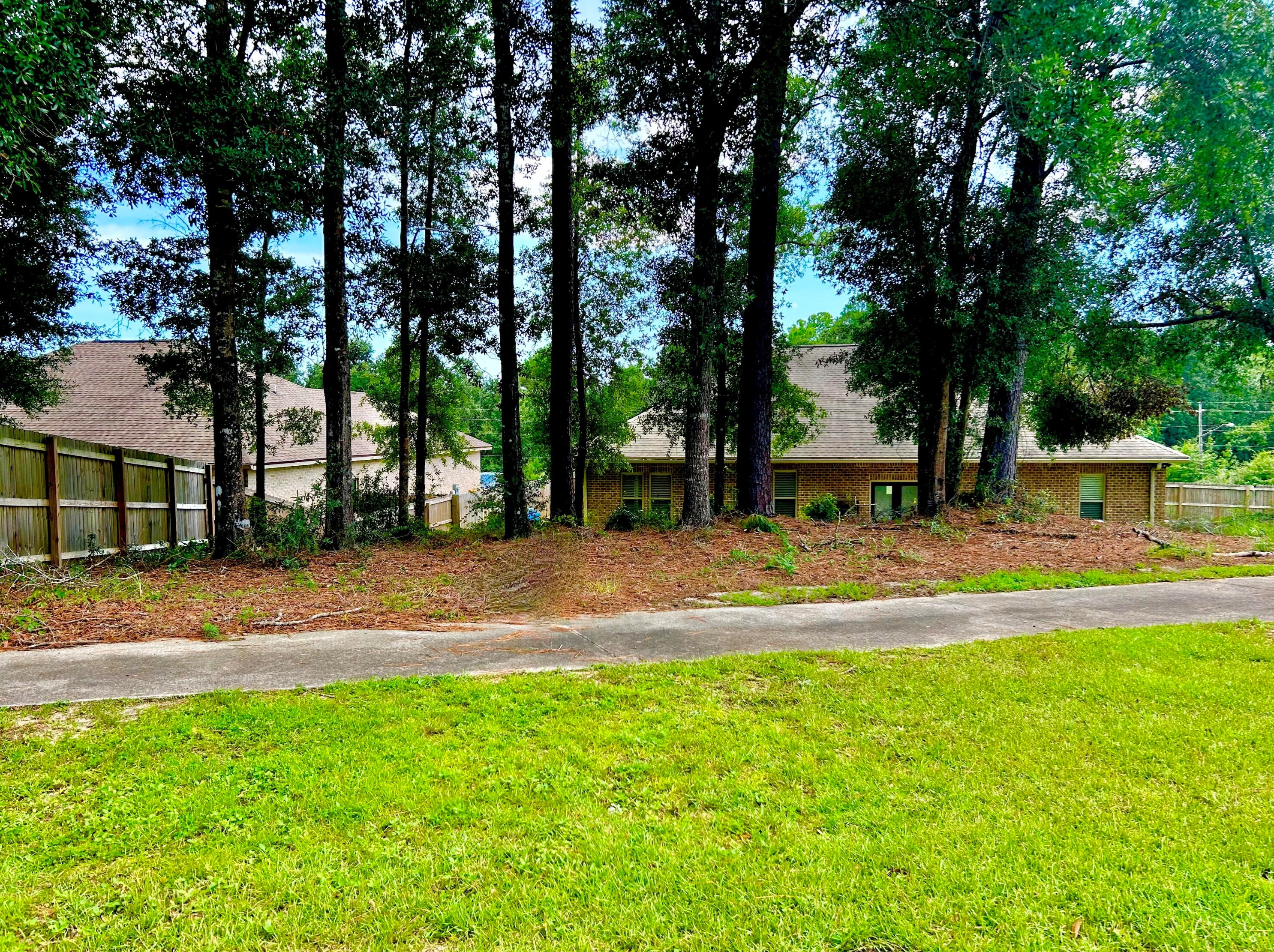 420 Shoal River Dr, Crestview FL  32539-8372 exterior