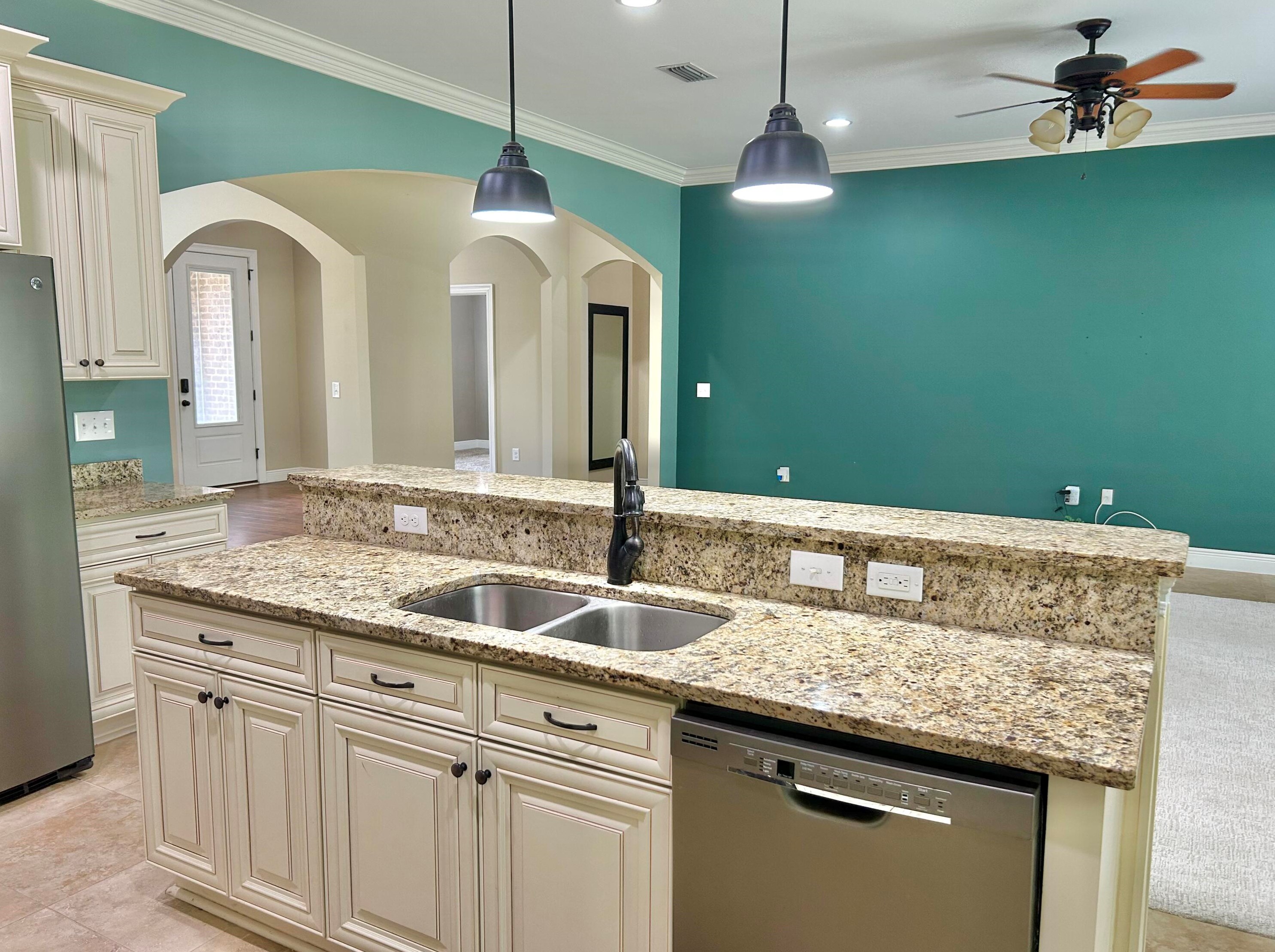 420 Shoal River Dr, Crestview FL  32539-8372 exterior