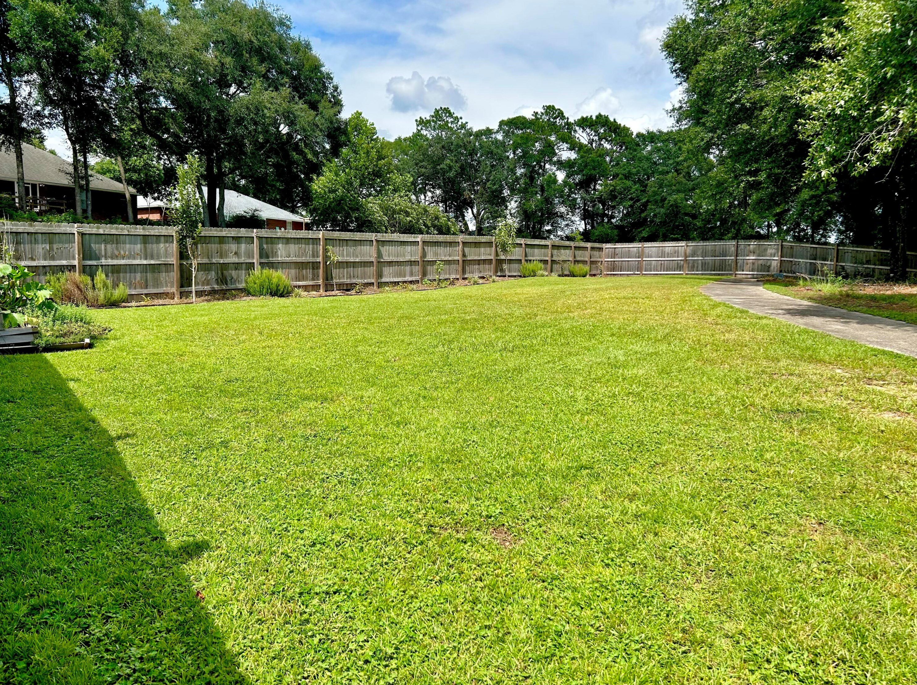 420 Shoal River Dr, Crestview FL  32539-8372 exterior