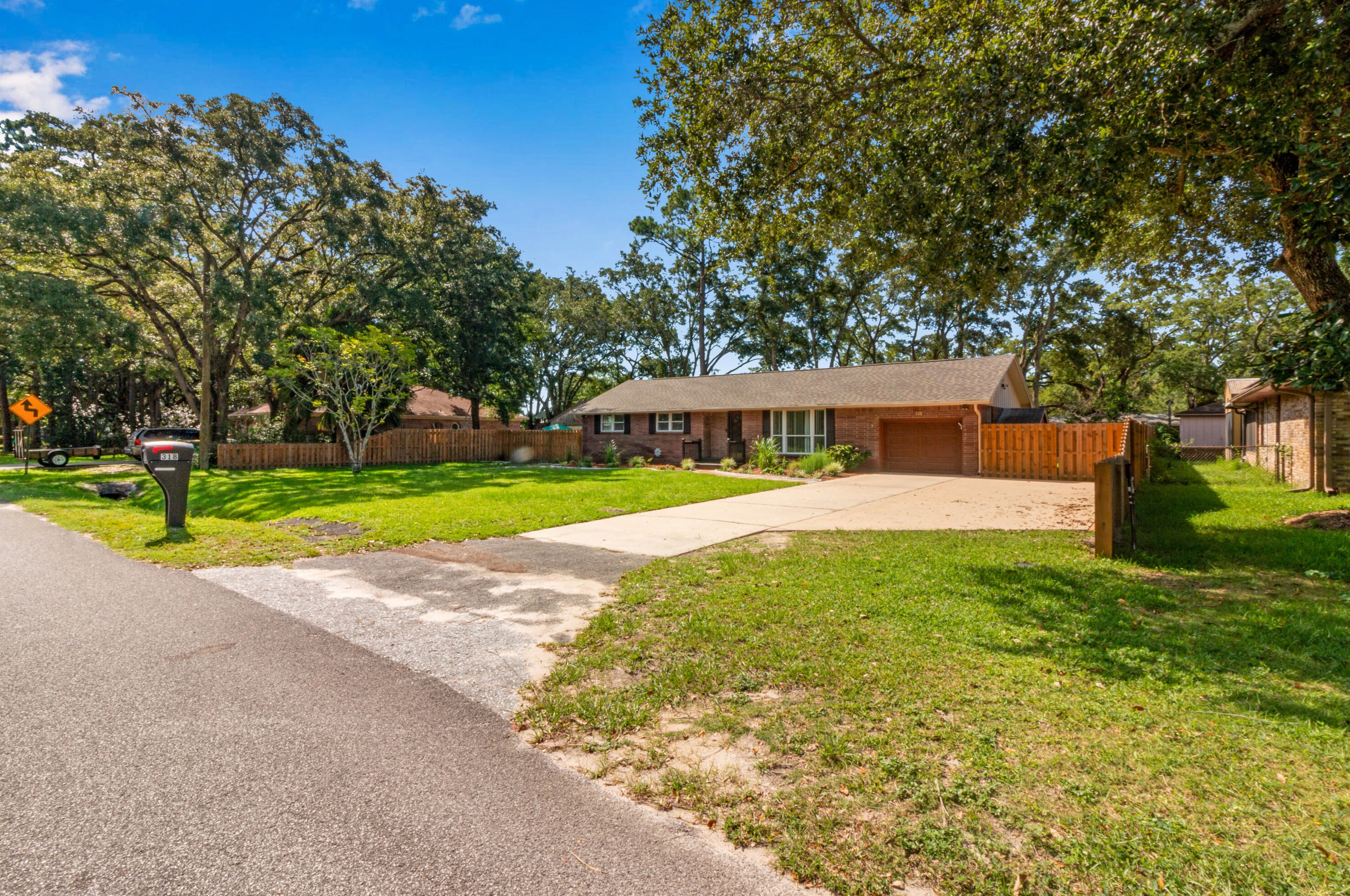 318 Cloverdale Blvd, Fort Walton Beach, FL 32547-1408