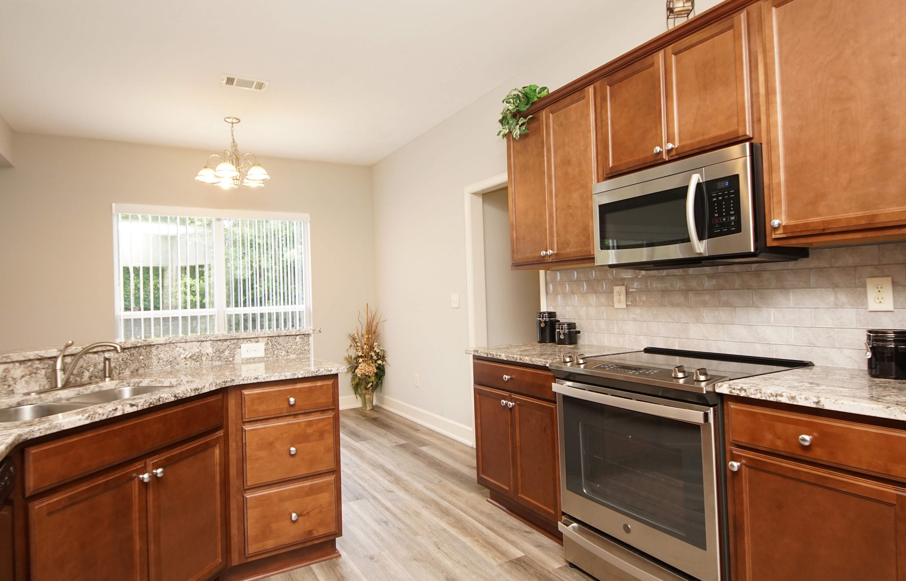 1905 Oak Ave, Niceville FL  32578-3611 exterior