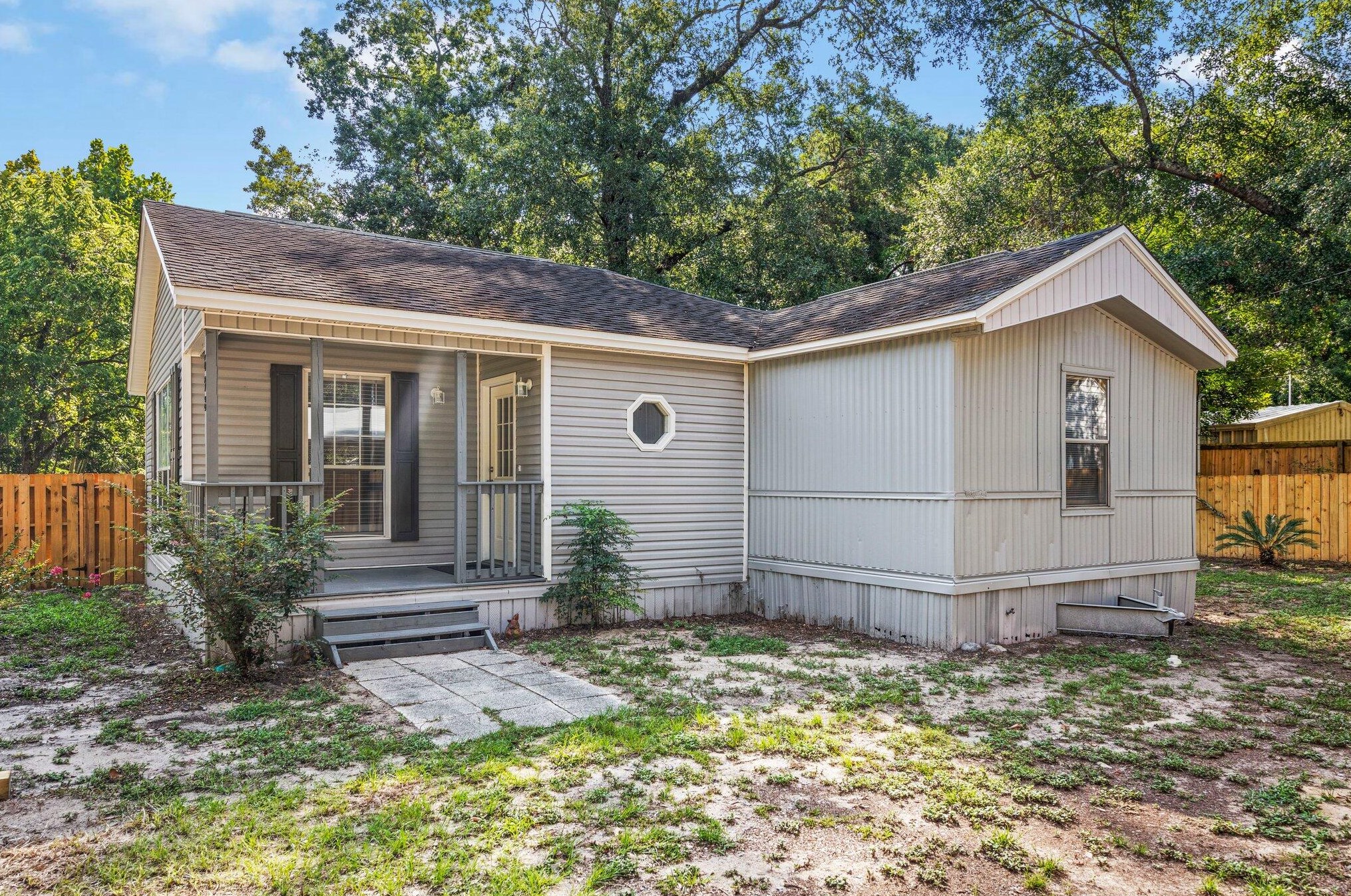 698 Persimmon St, Freeport, FL 32439