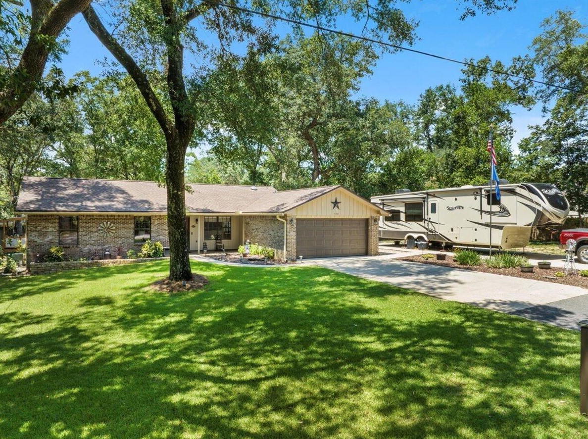 708 Oak Ave, Niceville, FL 32578-3313