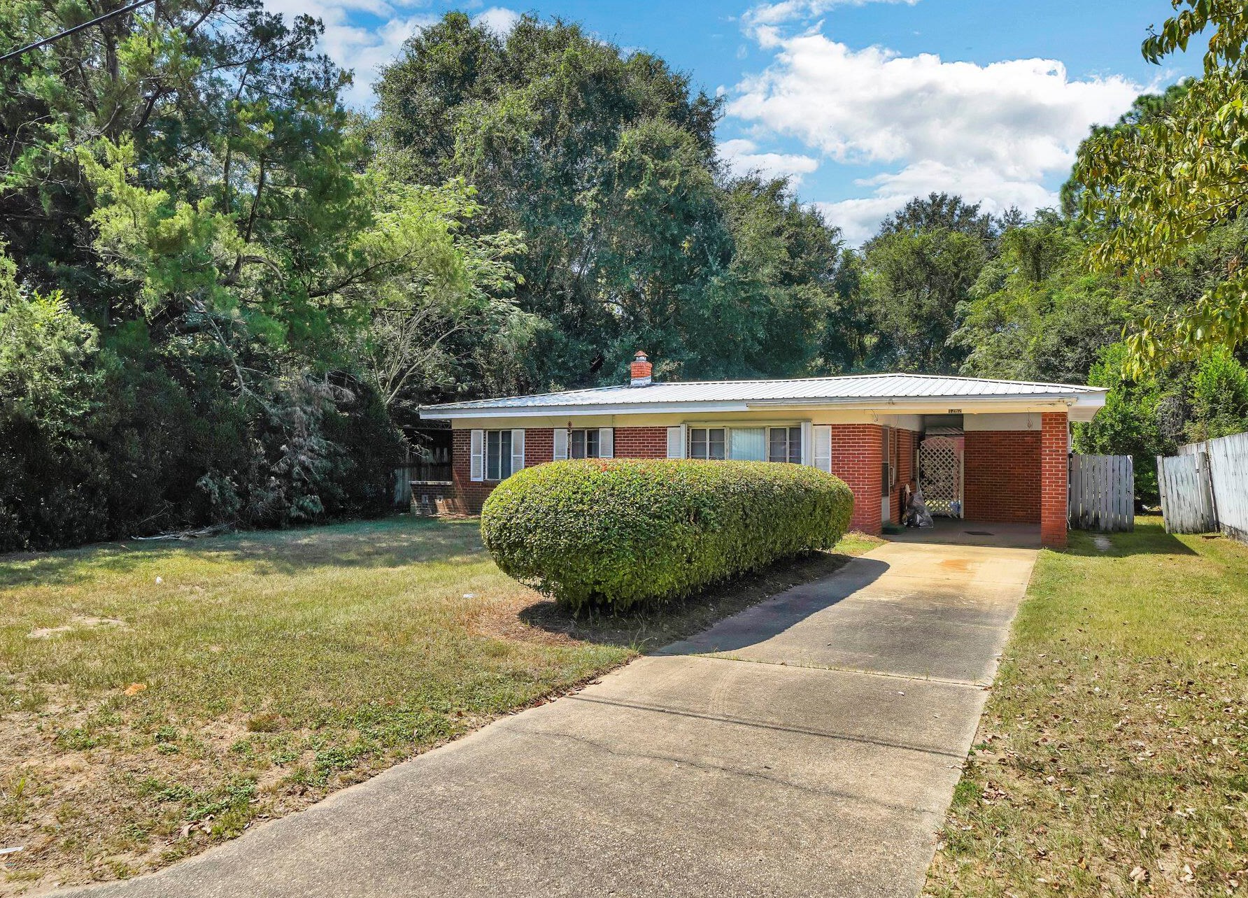 1252 Mapoles St, Crestview, FL 32536-2433