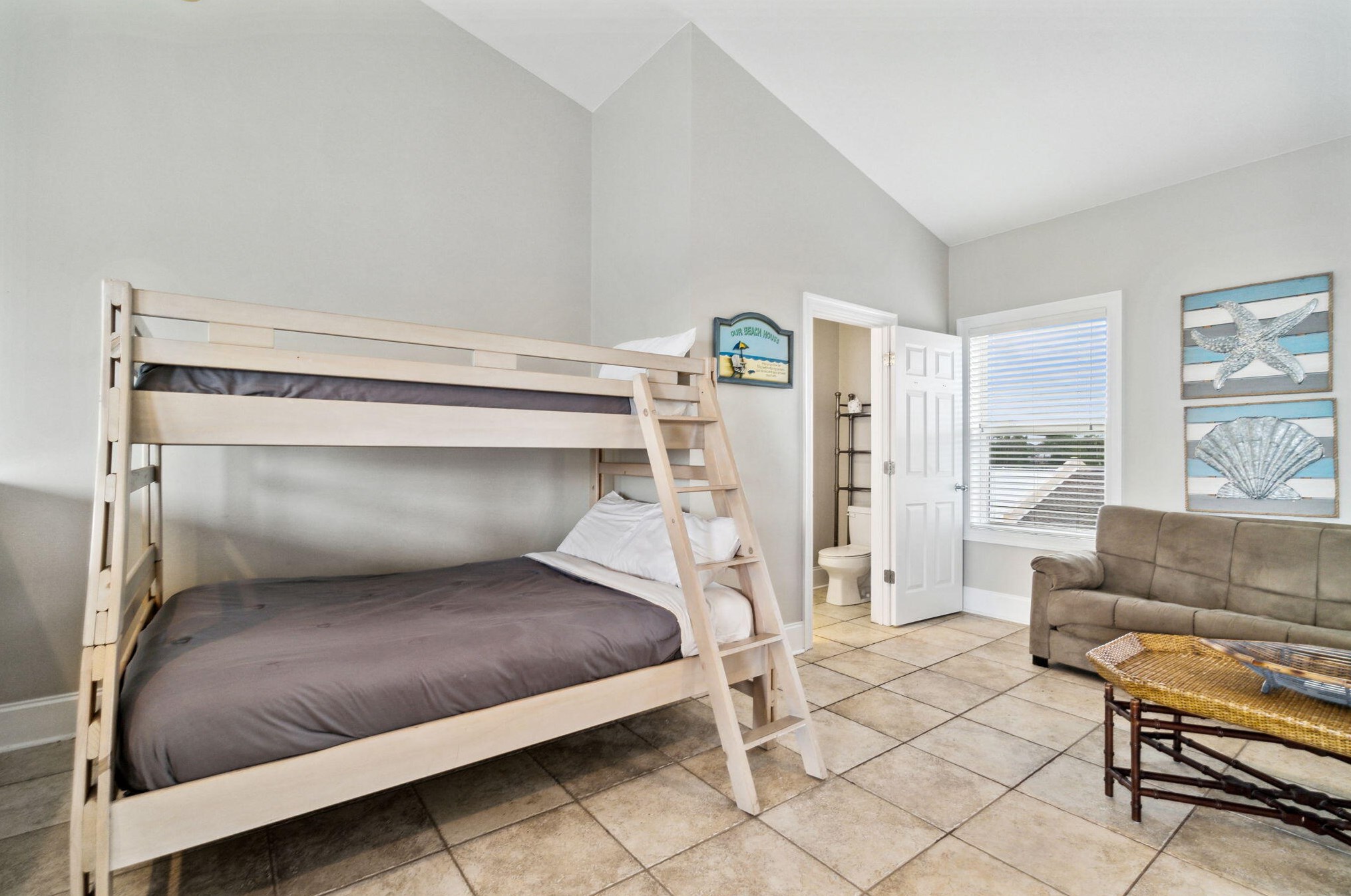 7420 Thomas Dr, Panama City FL 32408-4001 exterior