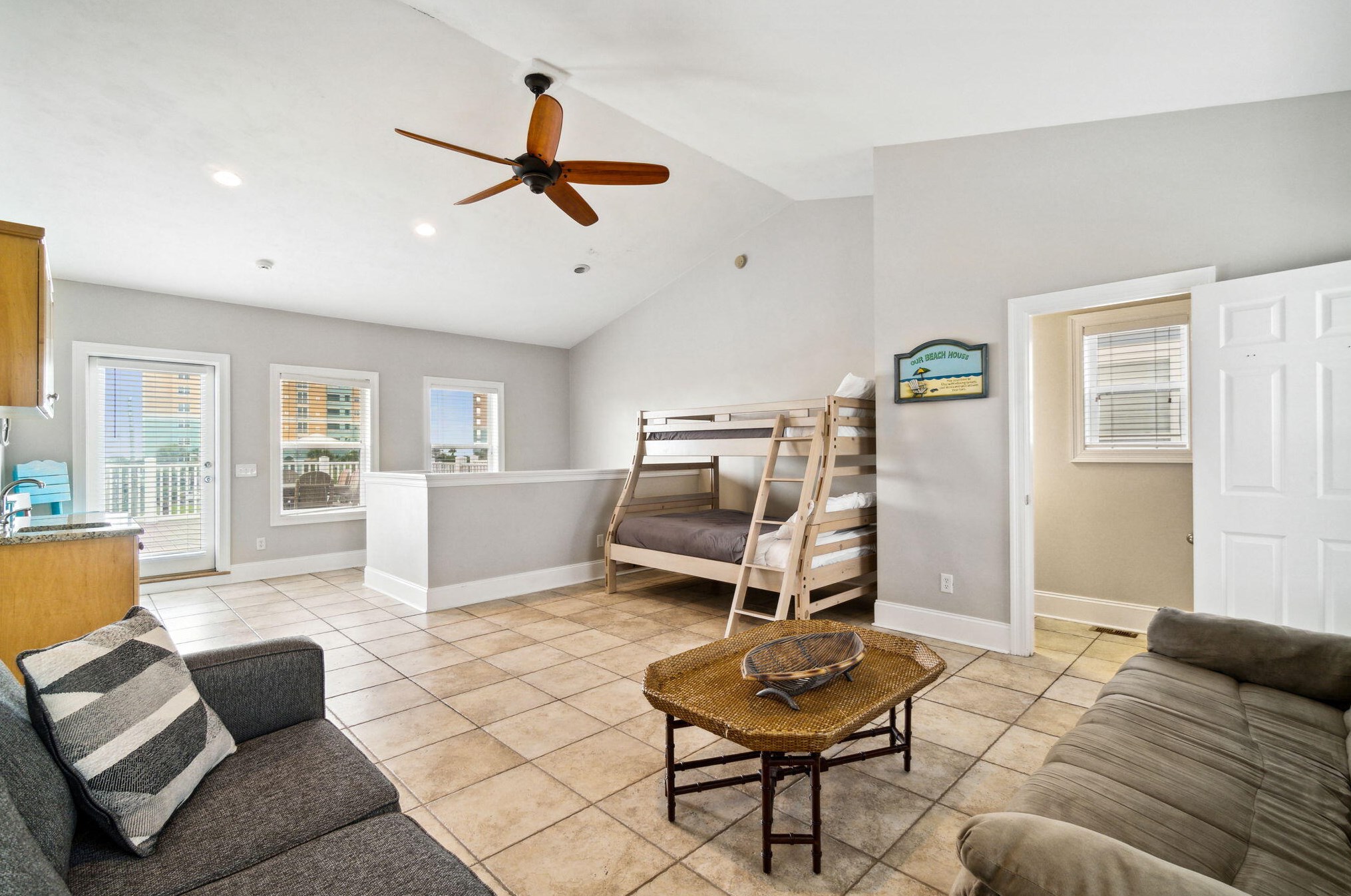 7420 Thomas Dr, Panama City FL 32408-4001 exterior