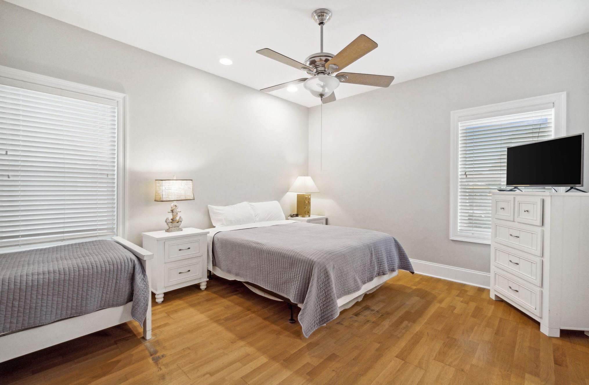 7420 Thomas Dr, Panama City FL 32408-4001 exterior