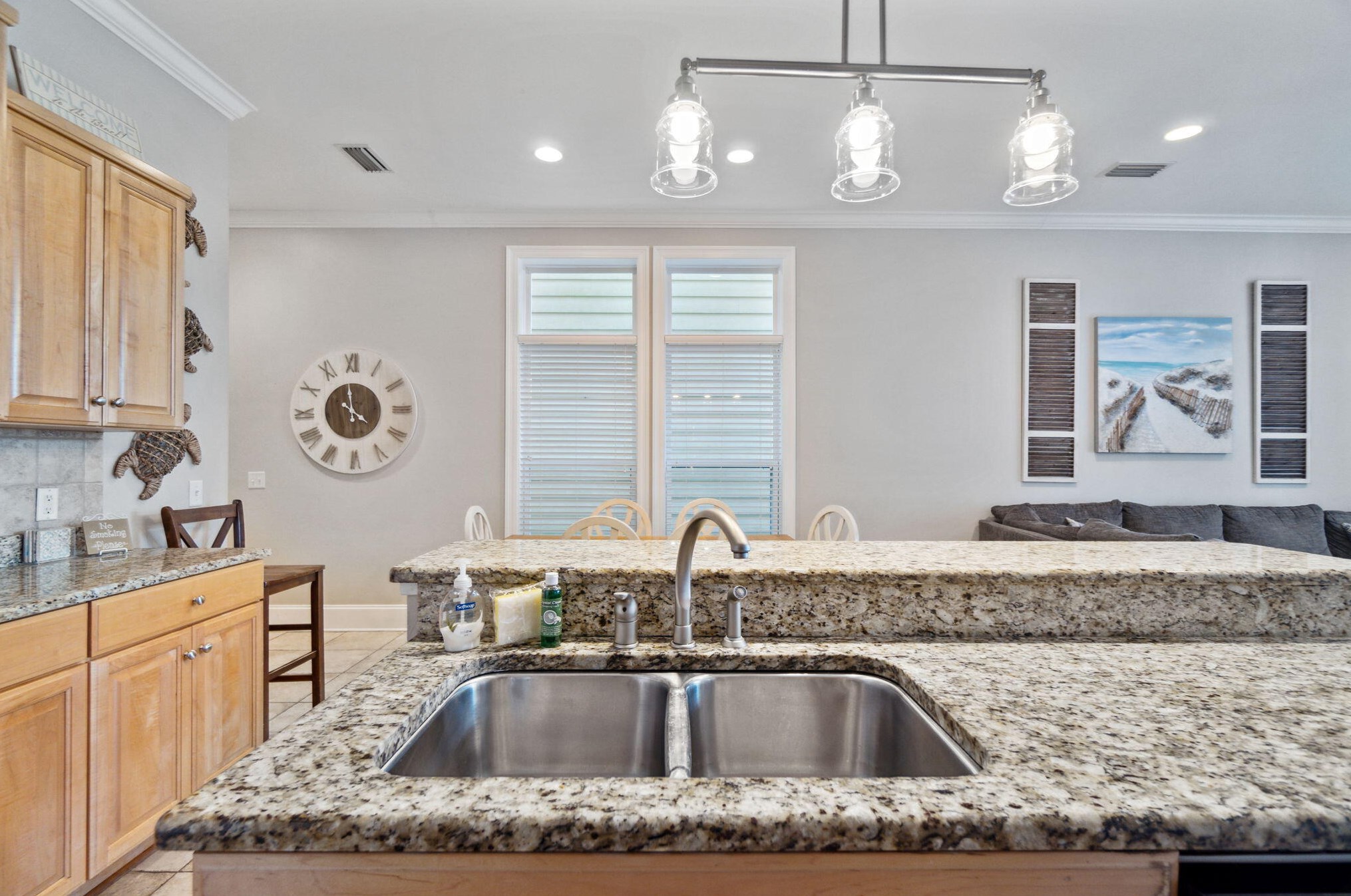 7420 Thomas Dr, Panama City FL 32408-4001 exterior