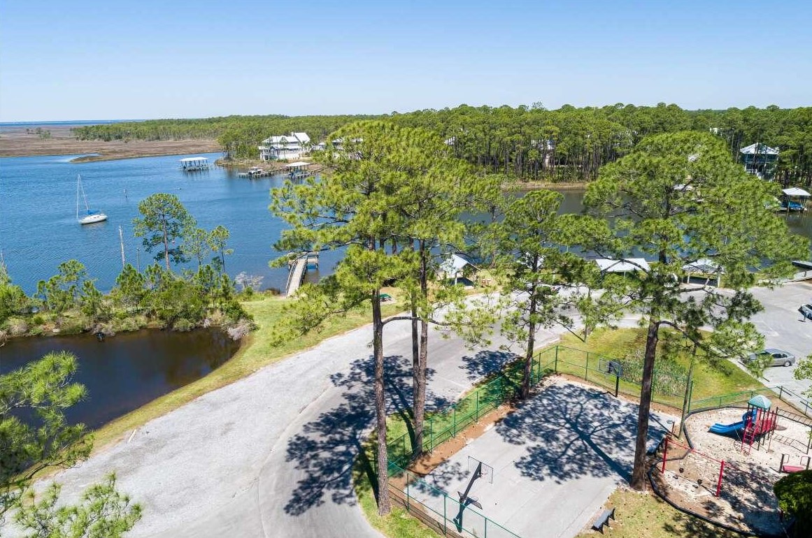 187 6th St, Santa Rosa Beach, FL 32459-3865