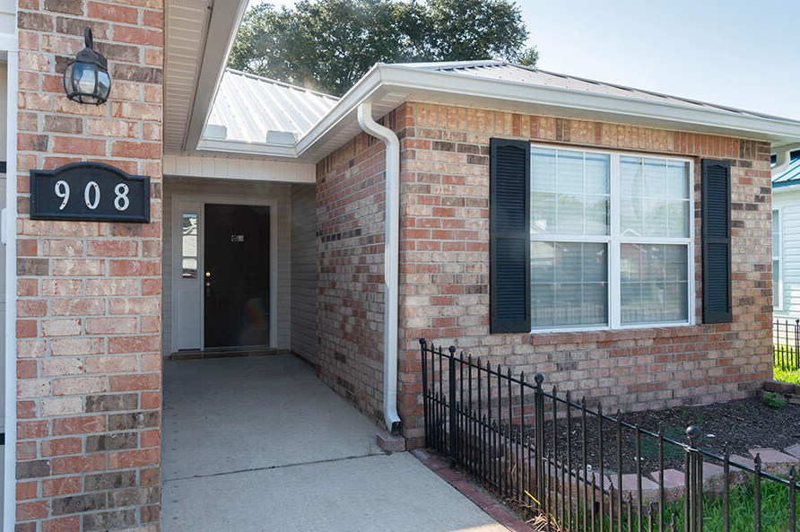 908 Lauderhill Ln, Fort Walton Beach, FL 32547