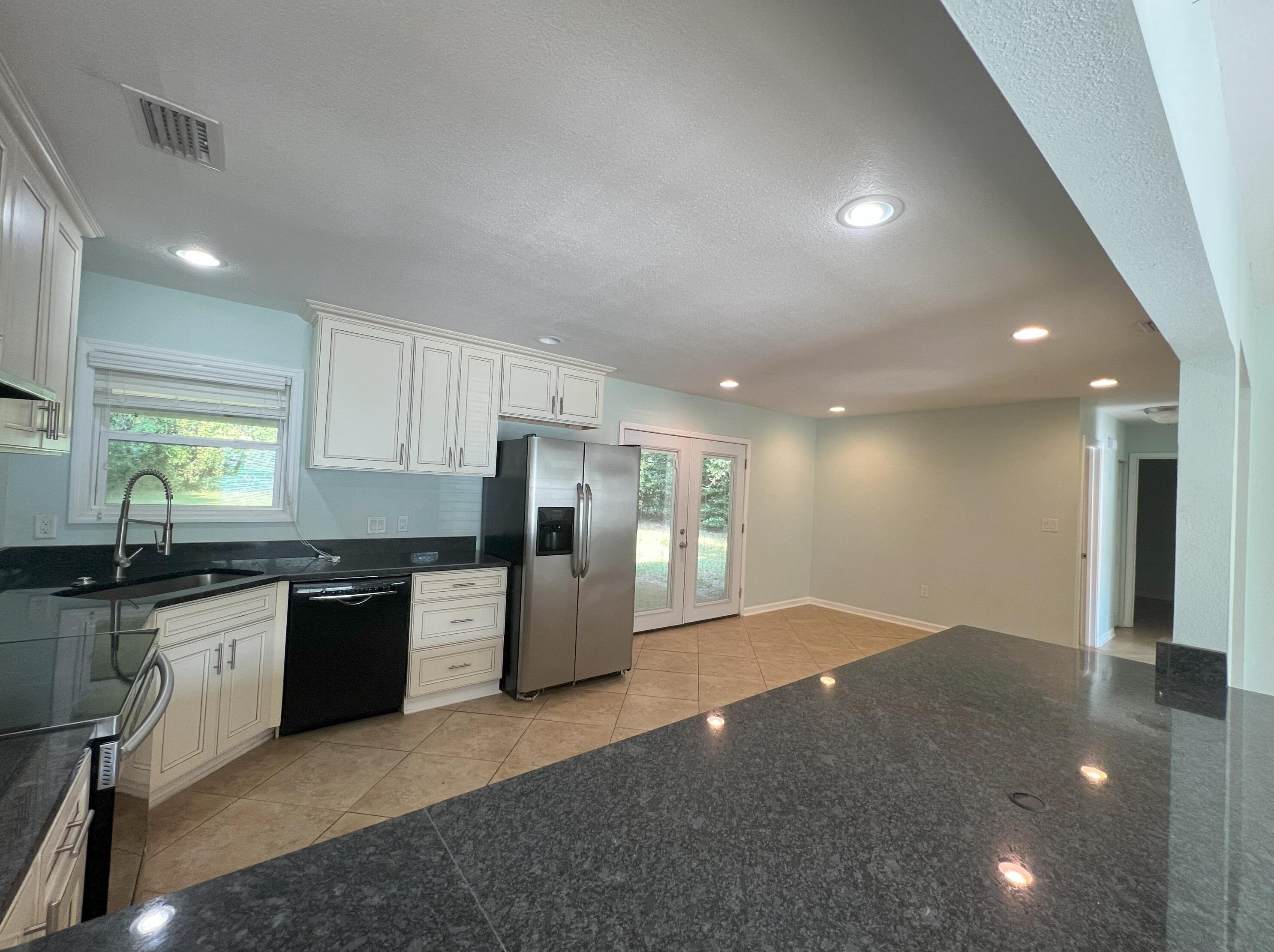 1207 Sunshine Dr, Crestview FL  32539-8901 exterior