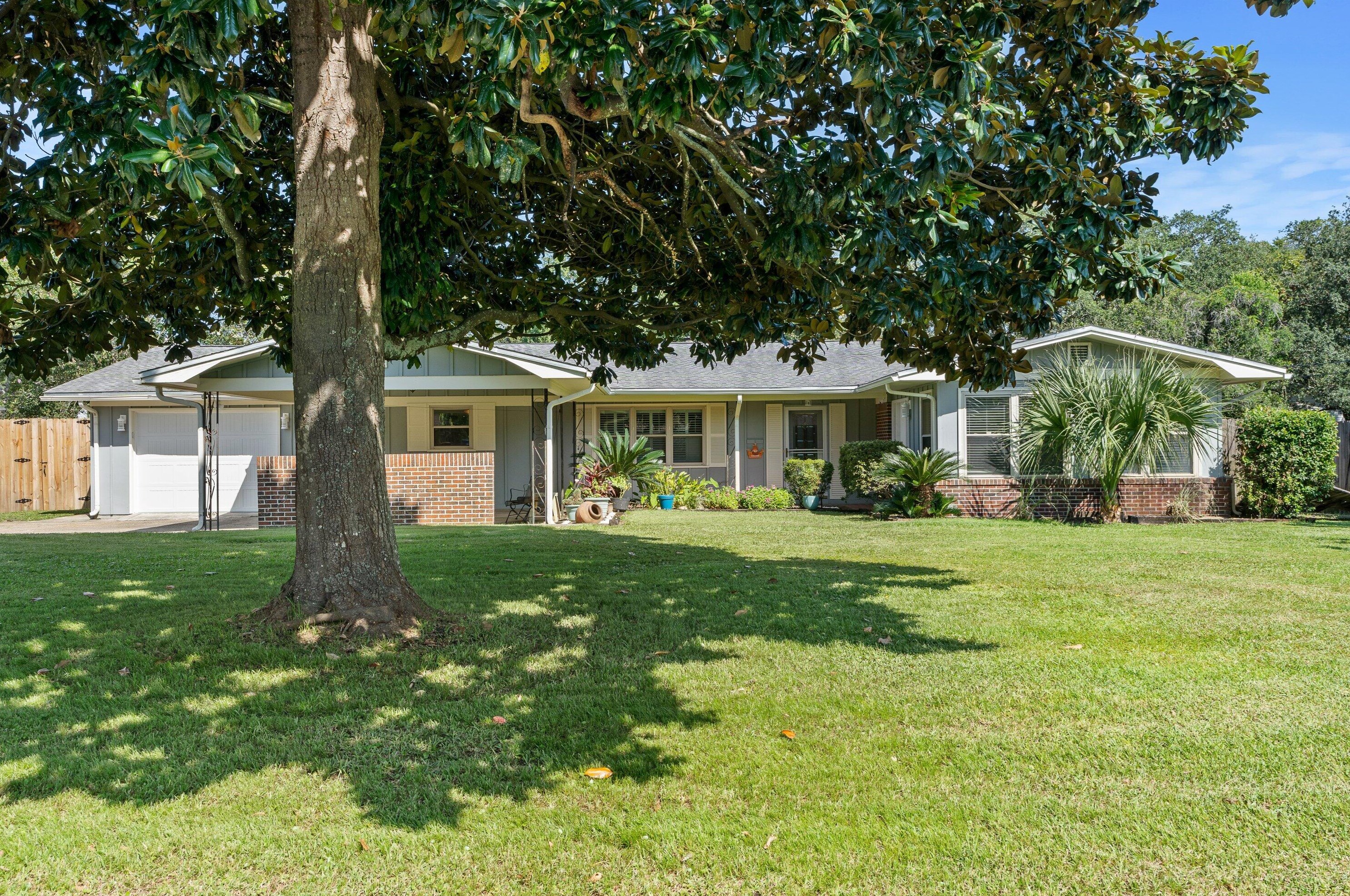 217 Hudson Dr, Fort Walton Beach, FL 32548-4258