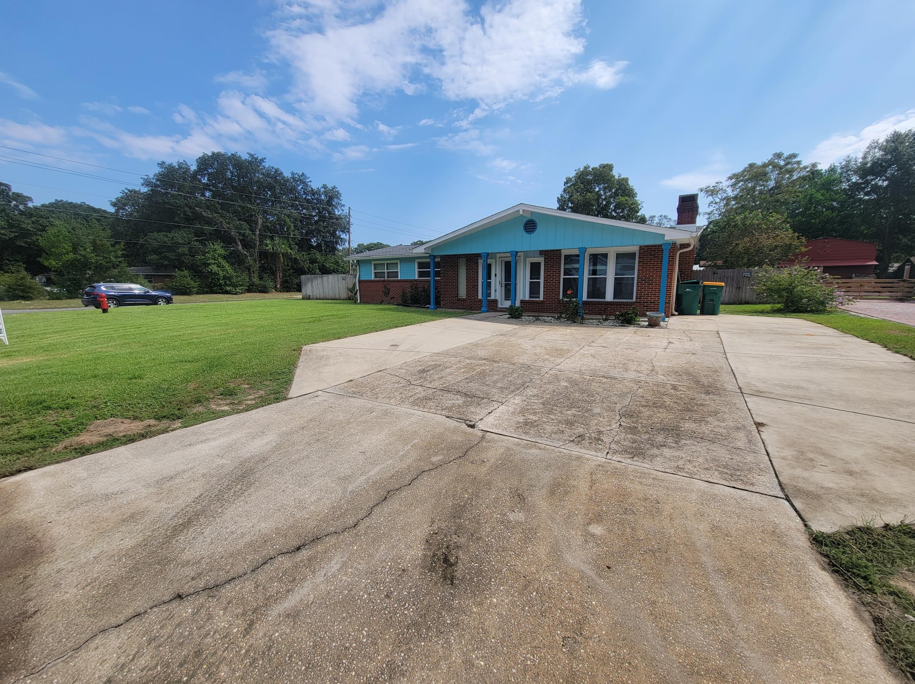 427 Woodrow St, Fort Walton Beach, FL 32547-2433