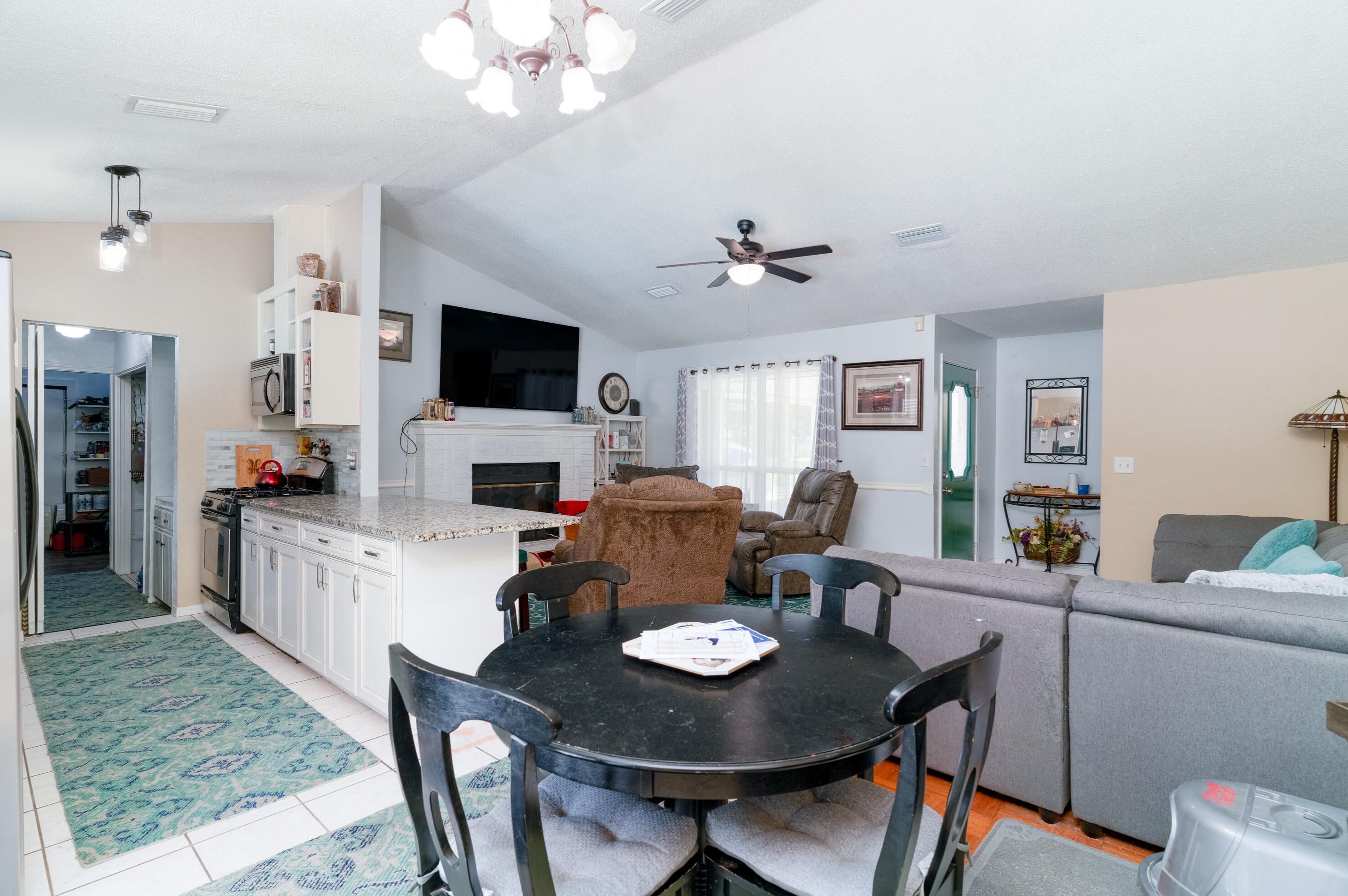 1039 Blvd De Ln Parisienne, Mary Esther FL  32569-2312 exterior