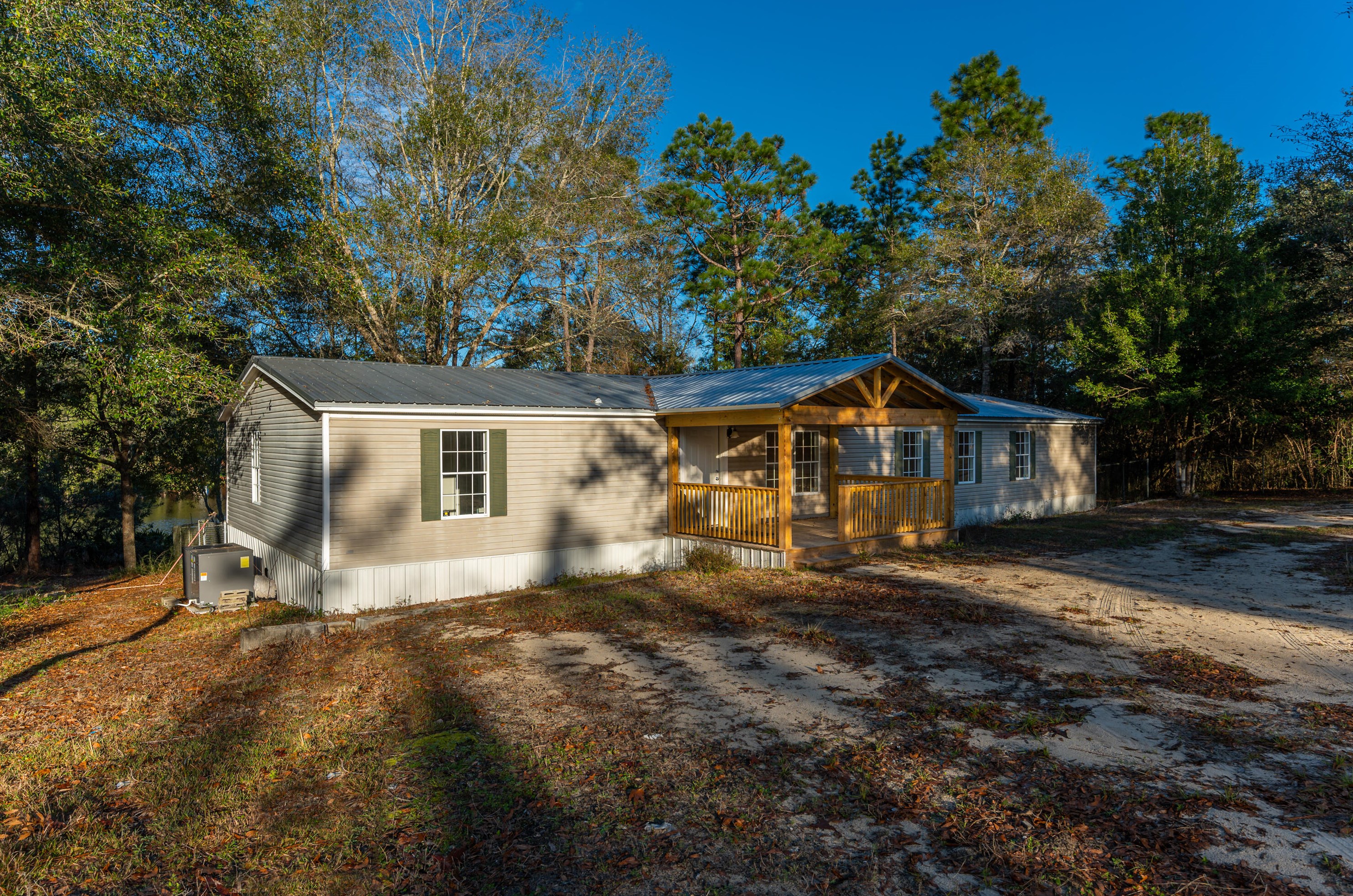 4394 Lakeview Dr, Crestview, FL 32539