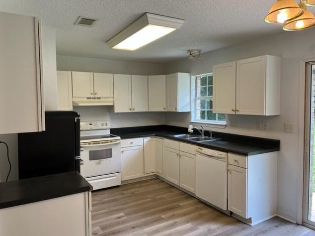 305 Hudson Dr, Crestview FL  32539-8305 exterior