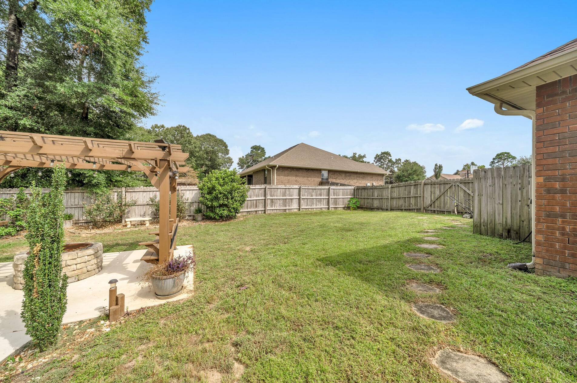 6217 Plum Orchard Way, Crestview FL  32536-4370 exterior