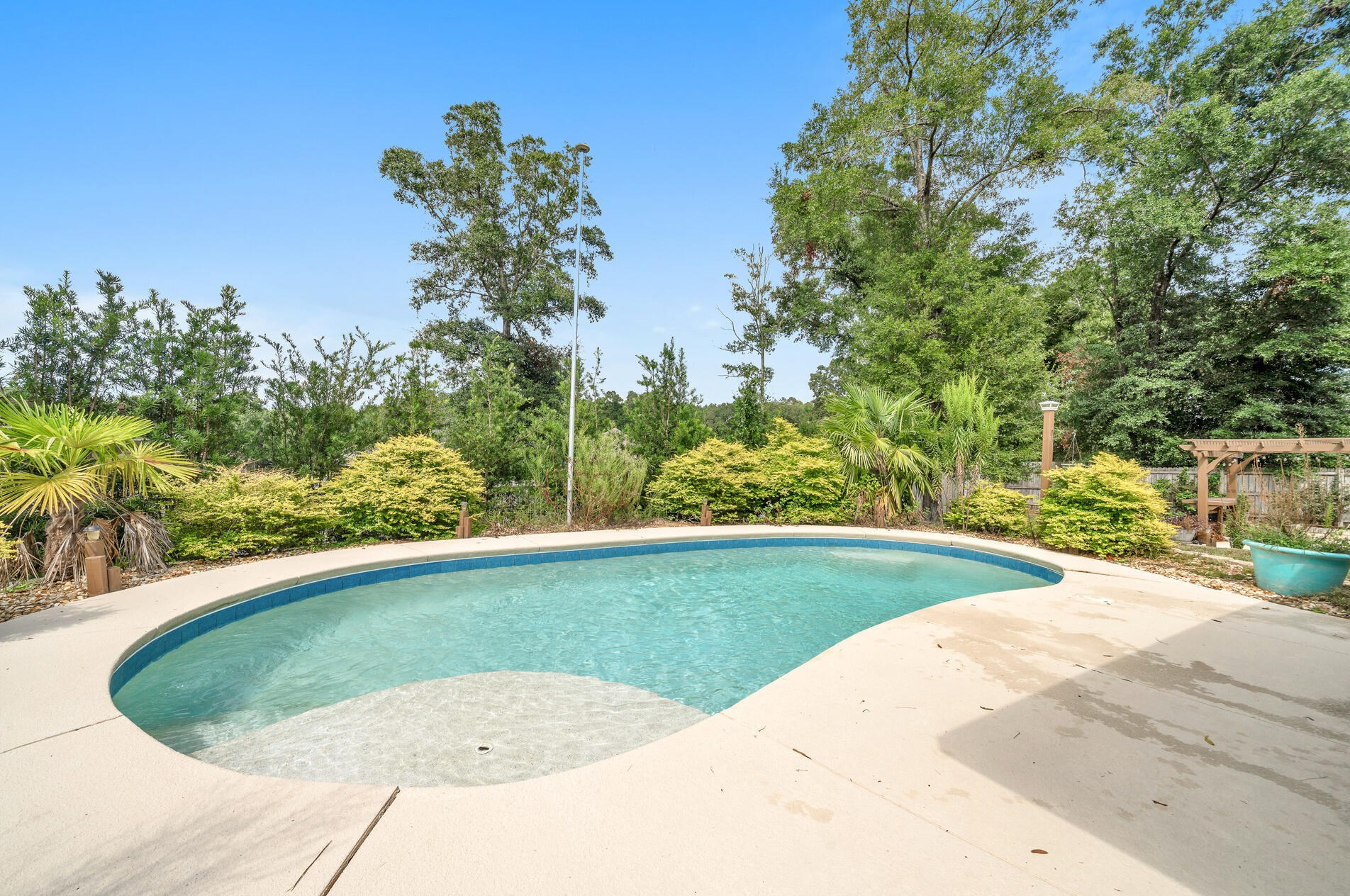 6217 Plum Orchard Way, Crestview FL  32536-4370 exterior