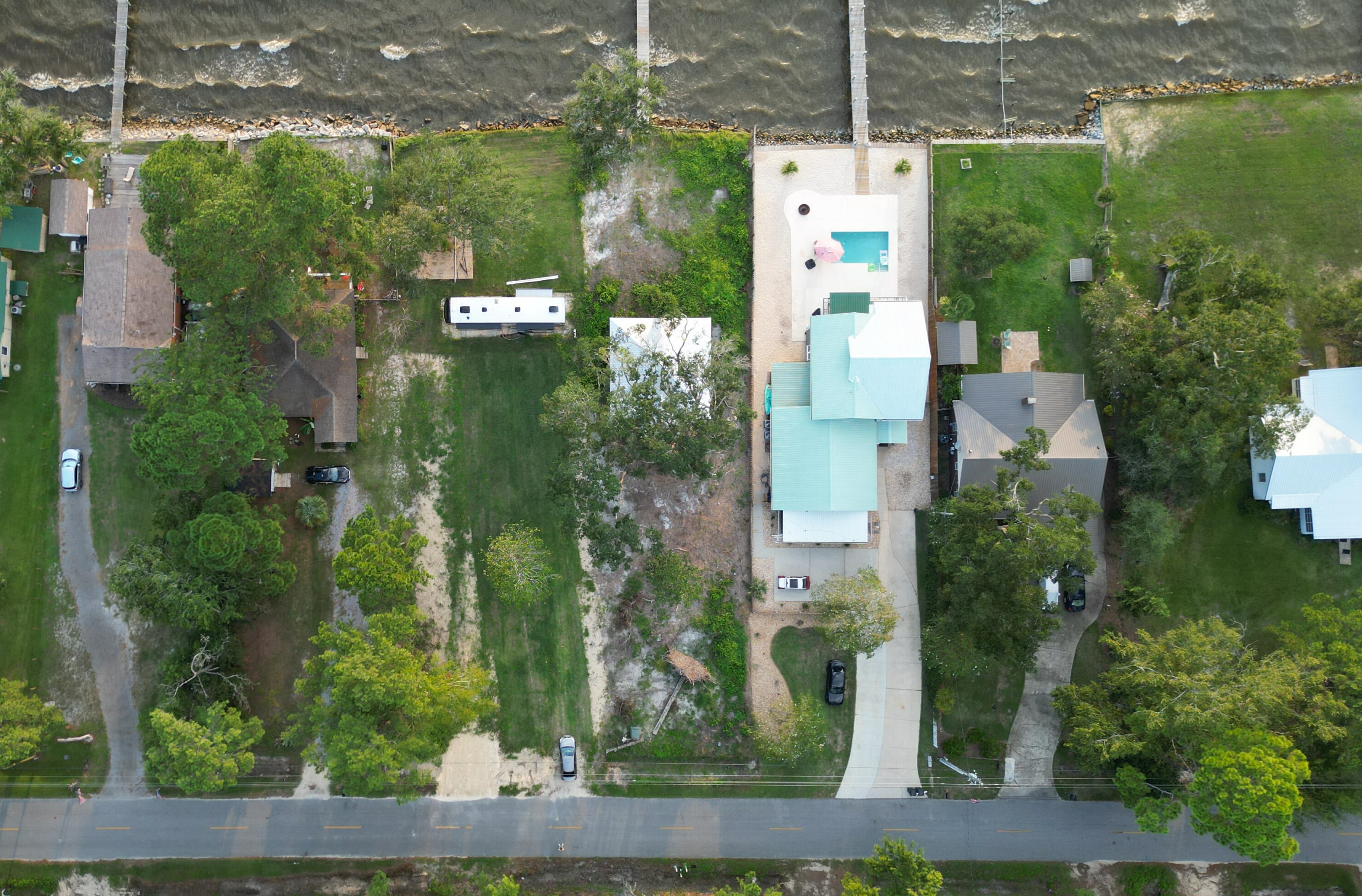 2518 Bay Grove Rd, Freeport, FL 32439