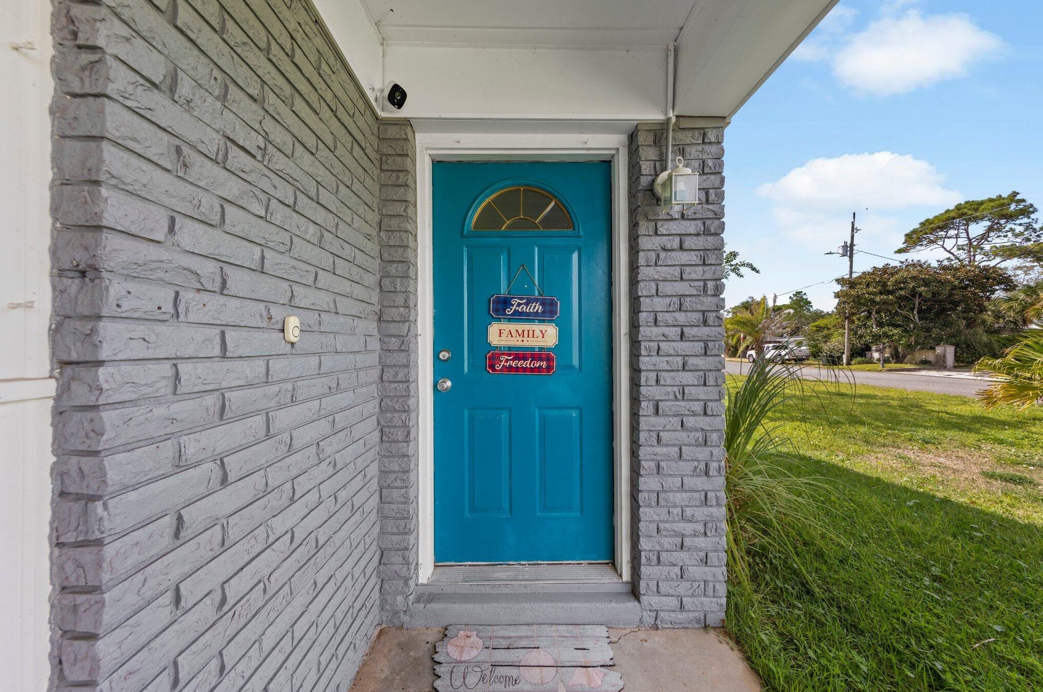 651 Pelican Dr, Fort Walton Beach, FL 32548