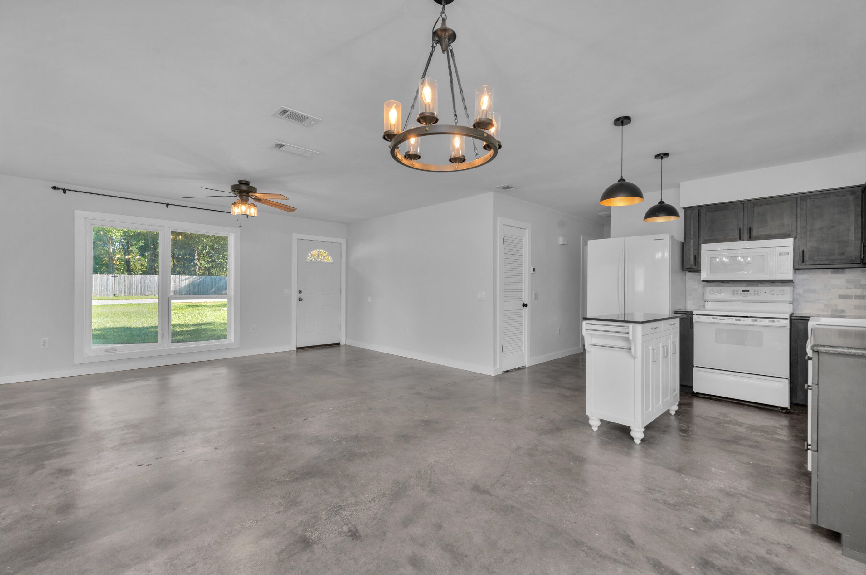 104 Hillwood Dr, Crestview, FL 32539