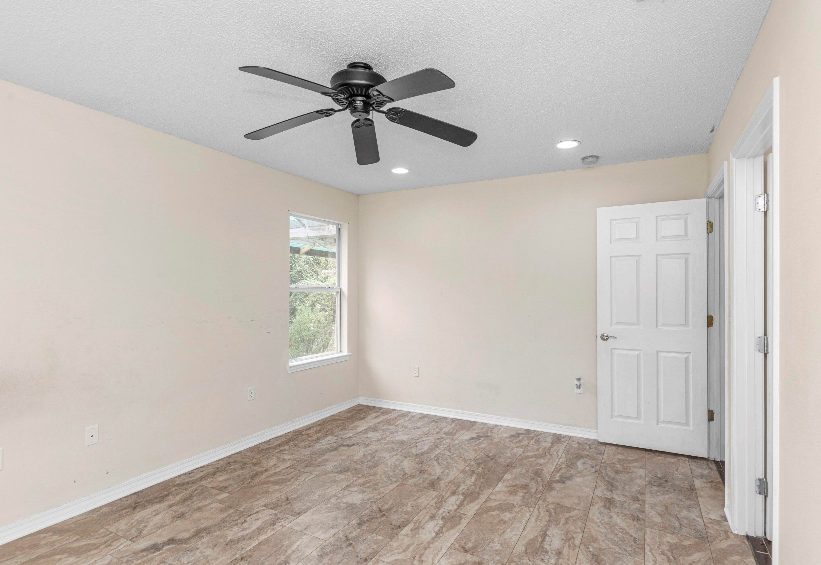 256 Limestone Cir, Crestview FL  32539-5794 exterior
