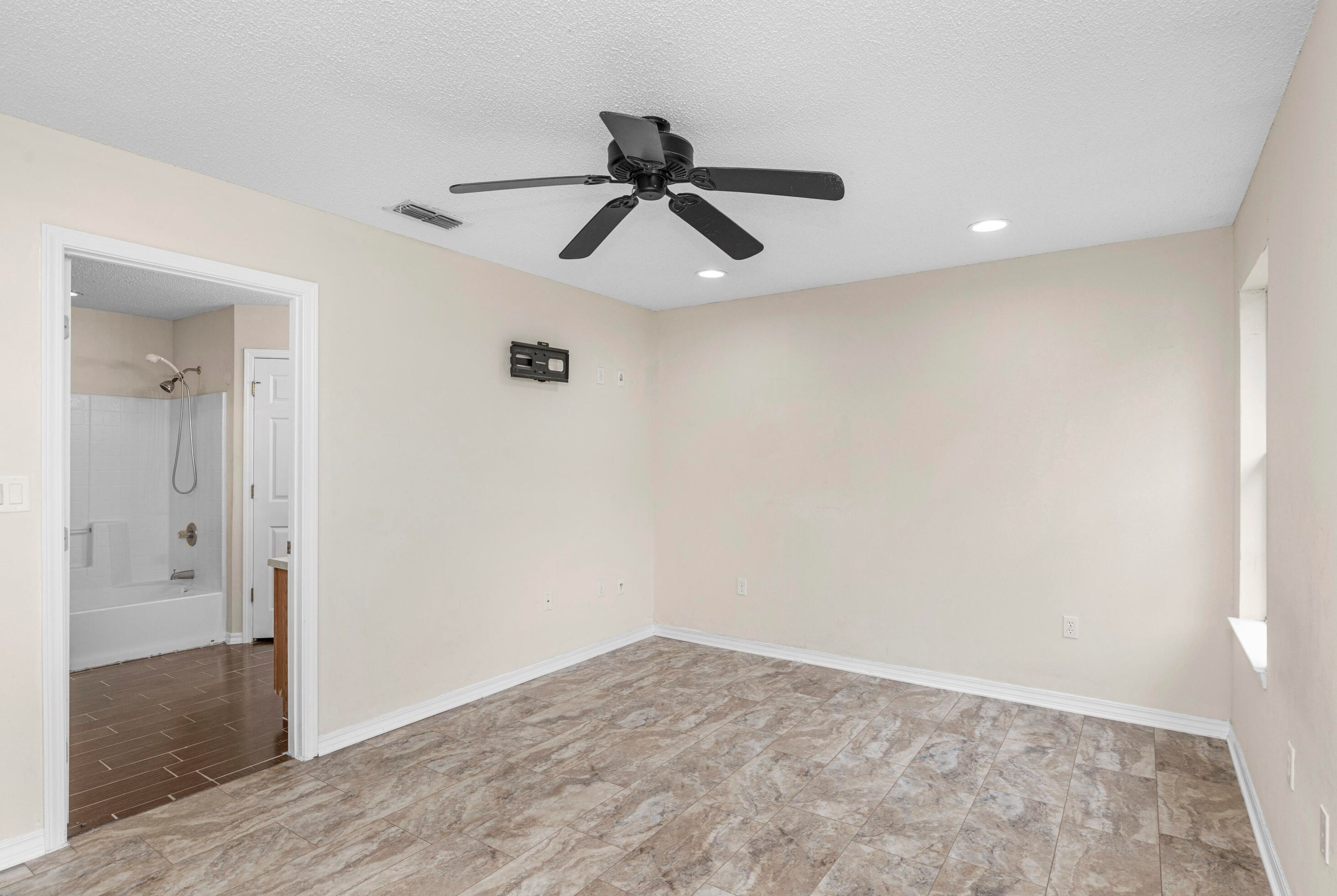 256 Limestone Cir, Crestview FL  32539-5794 exterior