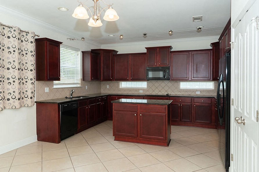 876 Solimar Way, Mary Esther, FL 32569