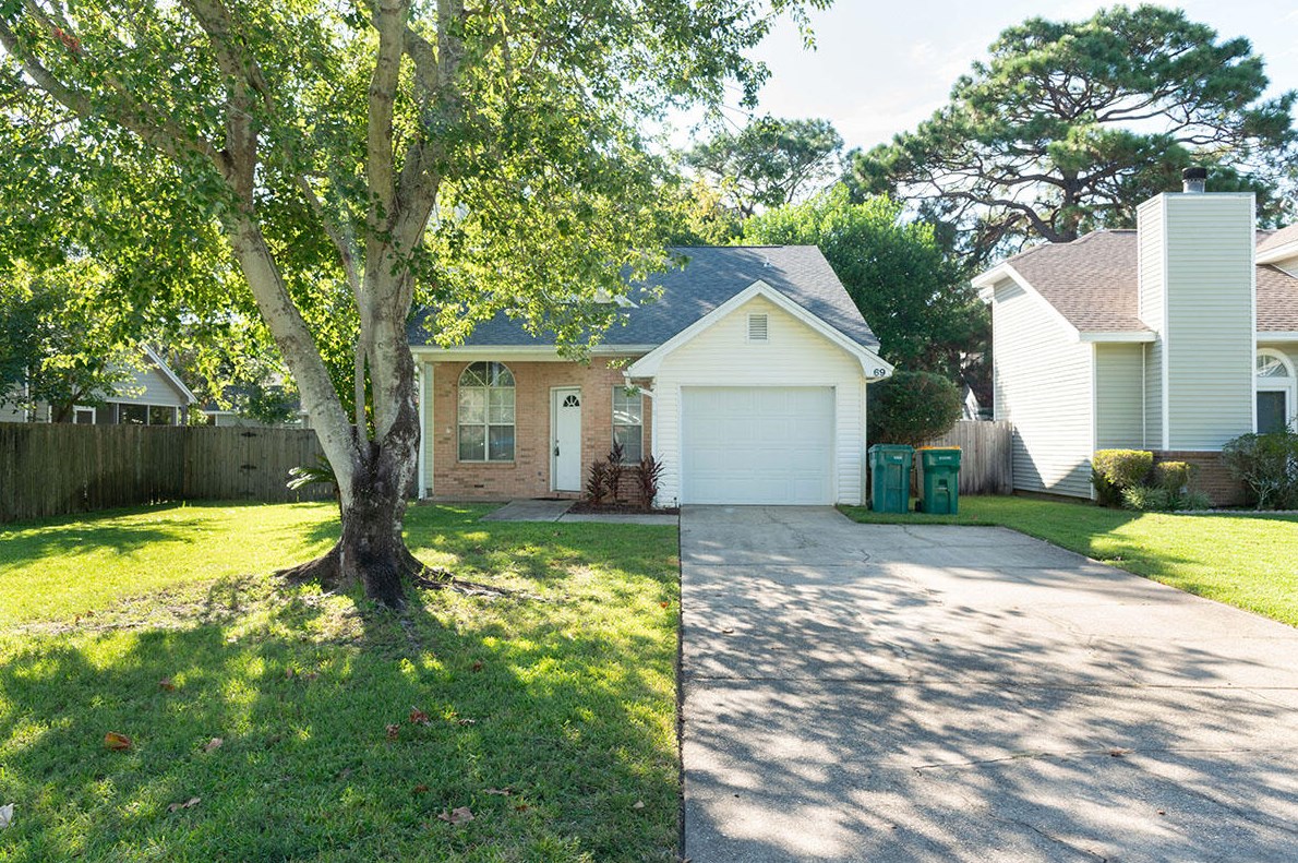 69 7th St, Shalimar, FL 32579