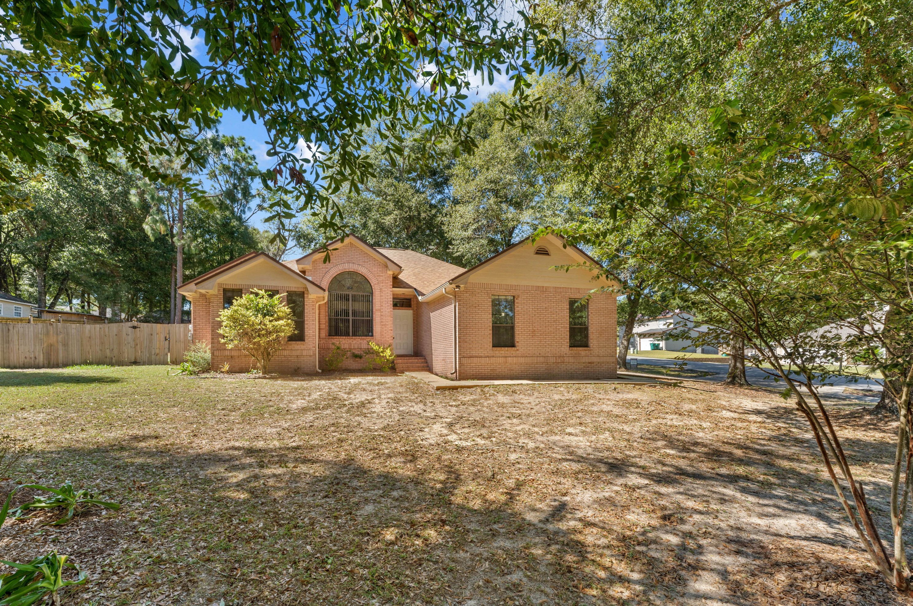 2416 Mill Run Dr, Crestview, FL 32536-9361