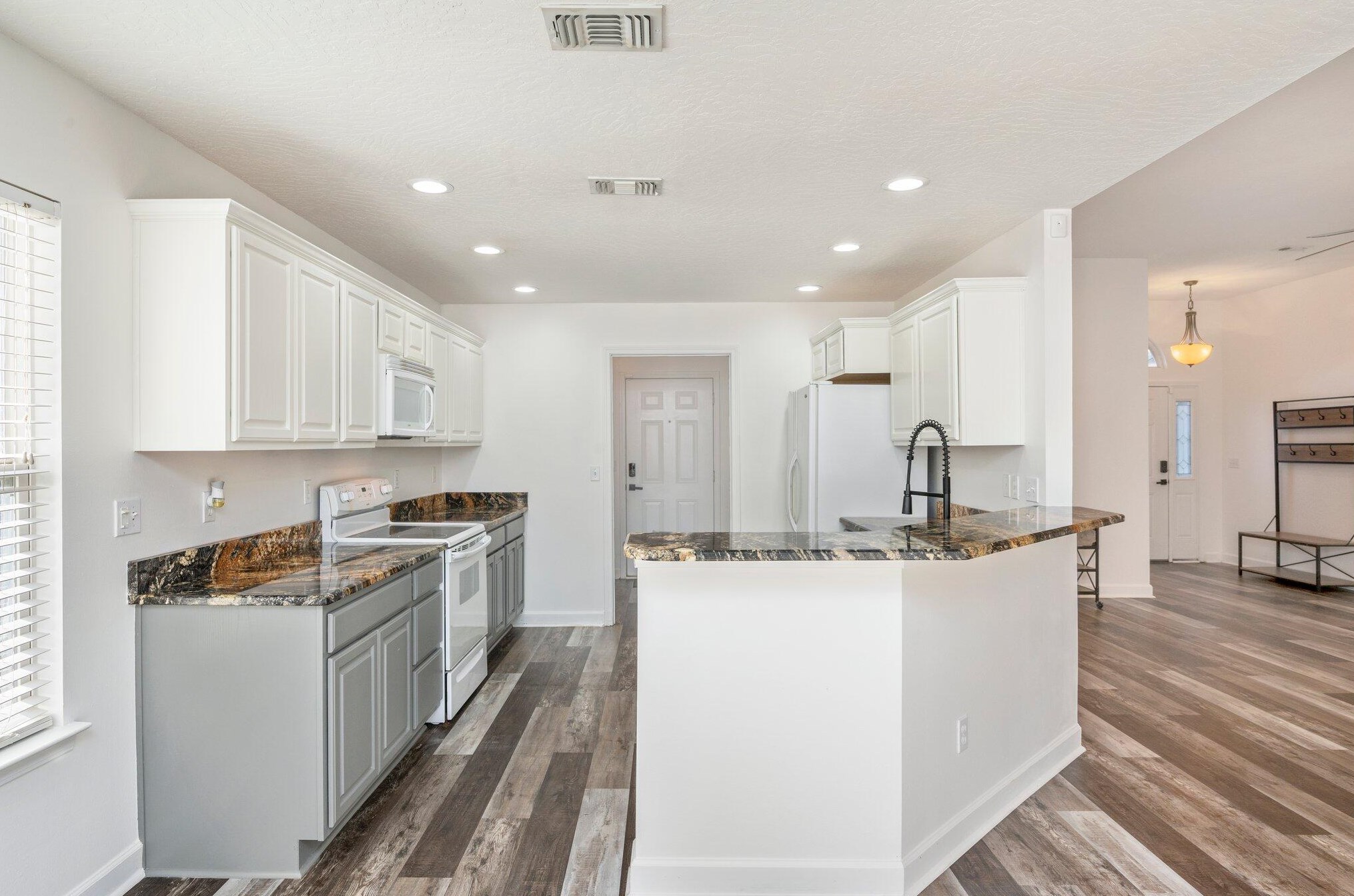 215 Stephen Ave, Mary Esther FL  32569-1345 exterior