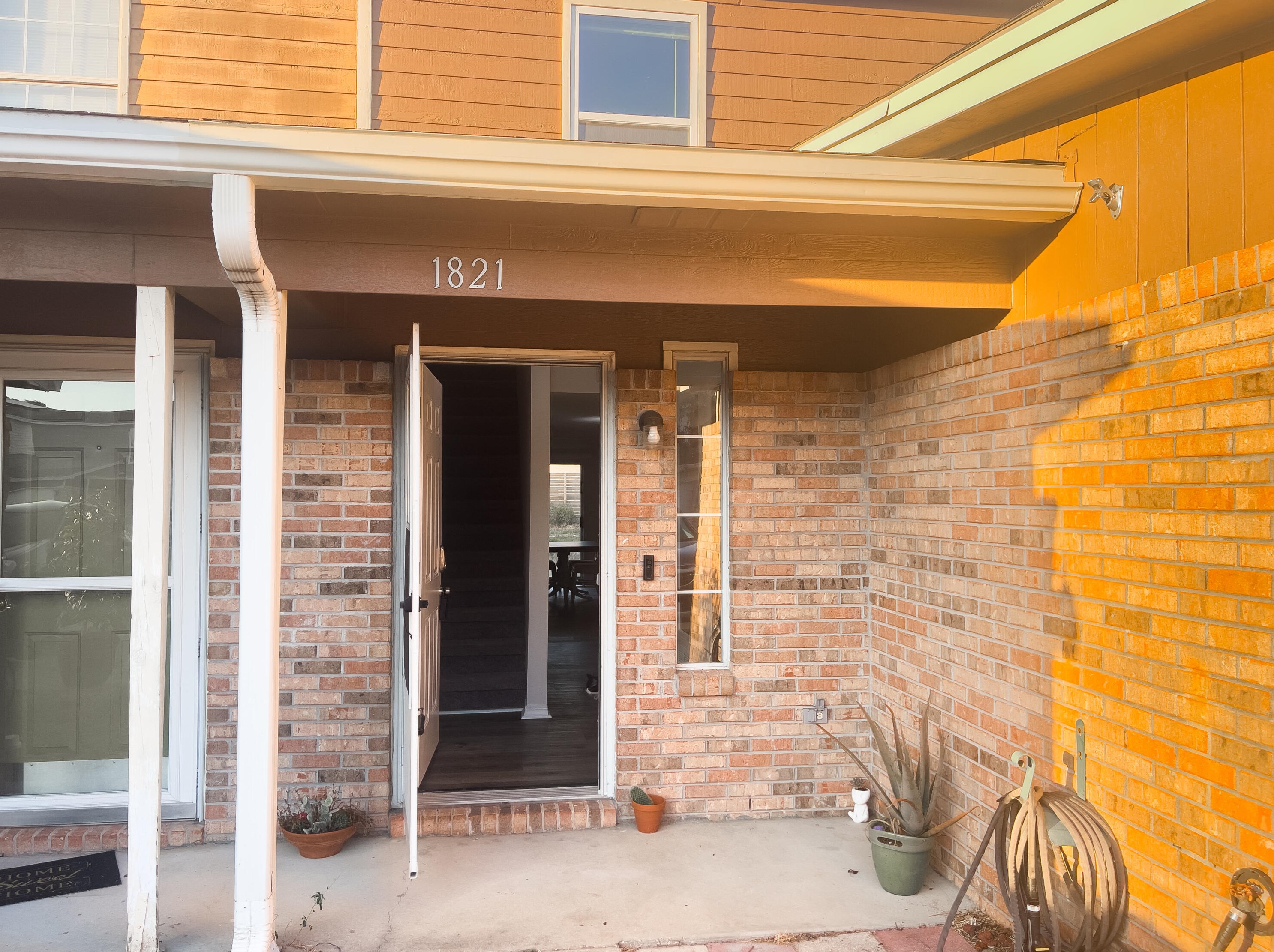 1821 Whispering Oaks Ln, Fort Walton Beach FL  32547-7063 exterior