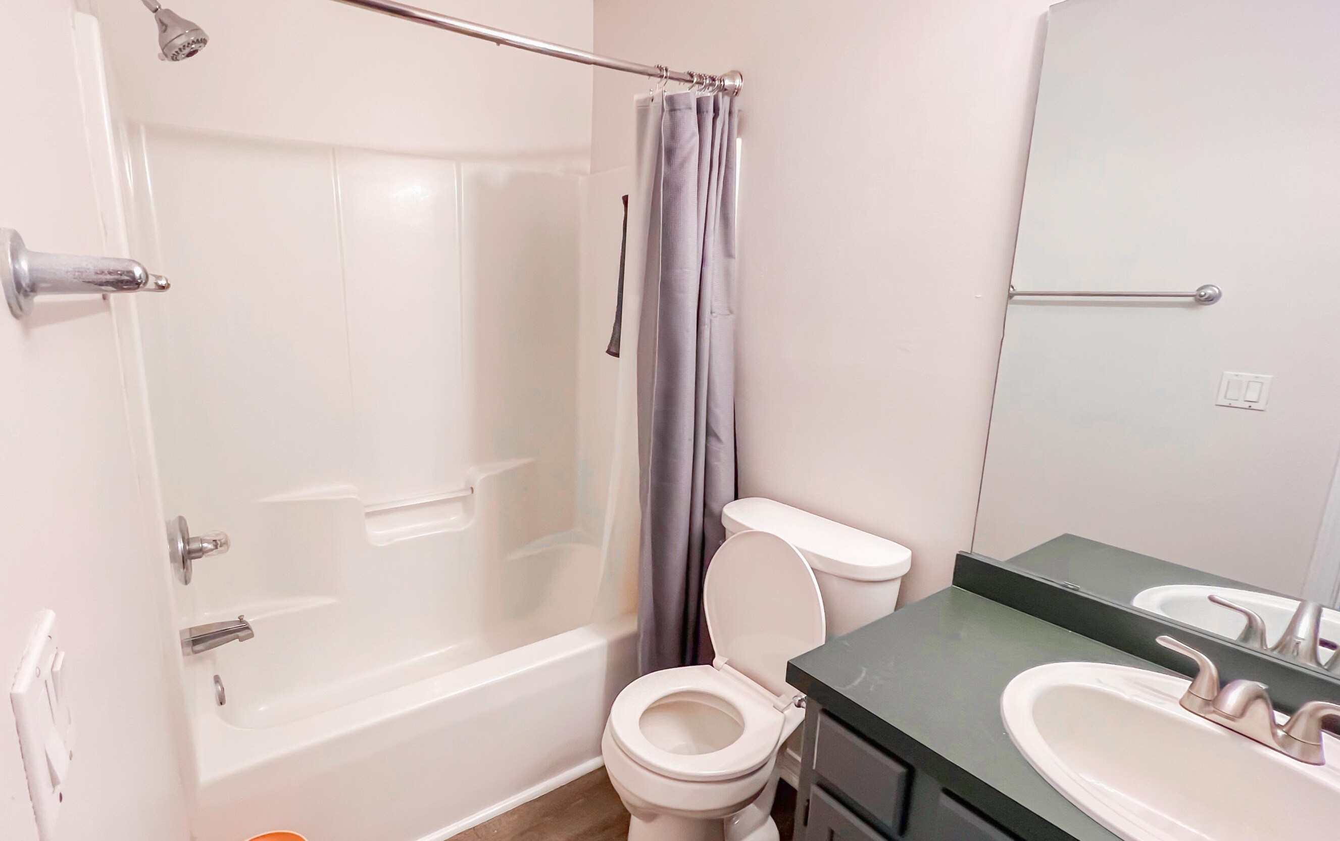 1821 Whispering Oaks Ln, Fort Walton Beach FL  32547-7063 exterior