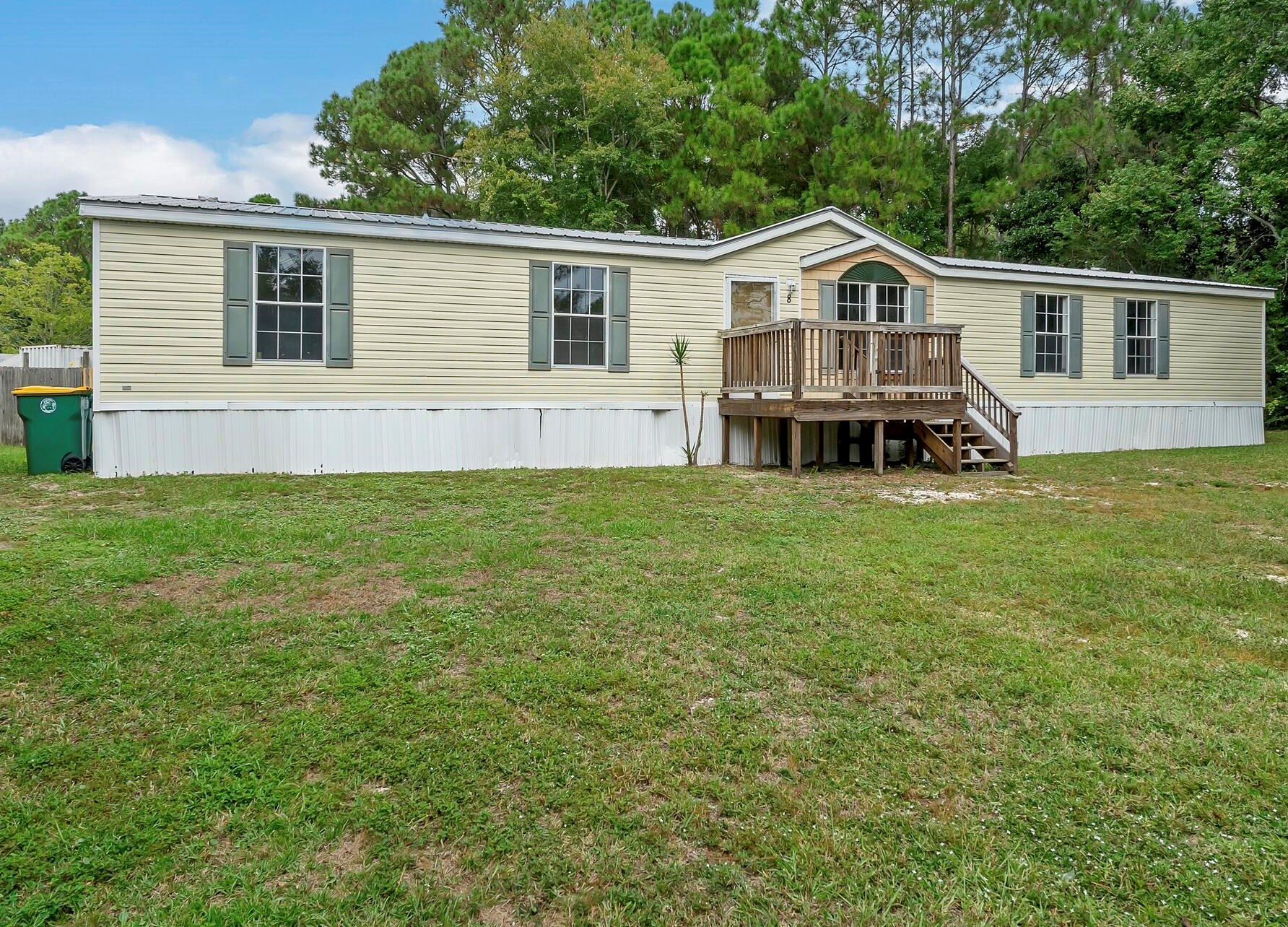 8 W Lake Circle W, Mary Esther, FL 32569