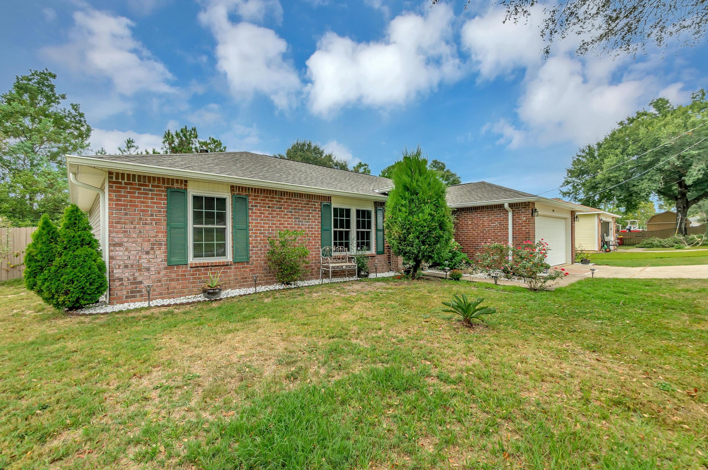 241 Westview Dr, Crestview, FL 32536