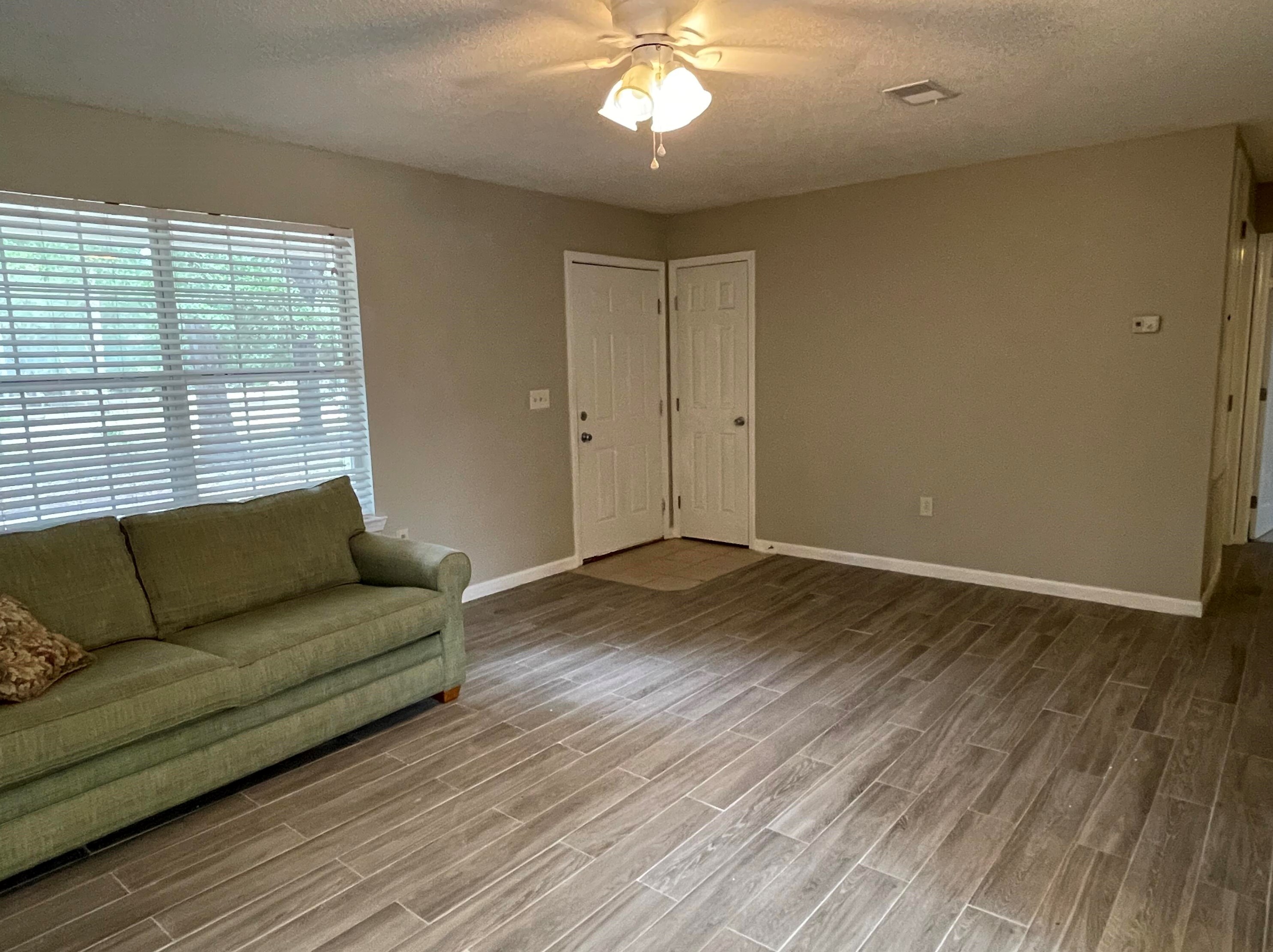 487 Woodlawn Rd, Freeport, FL 32439