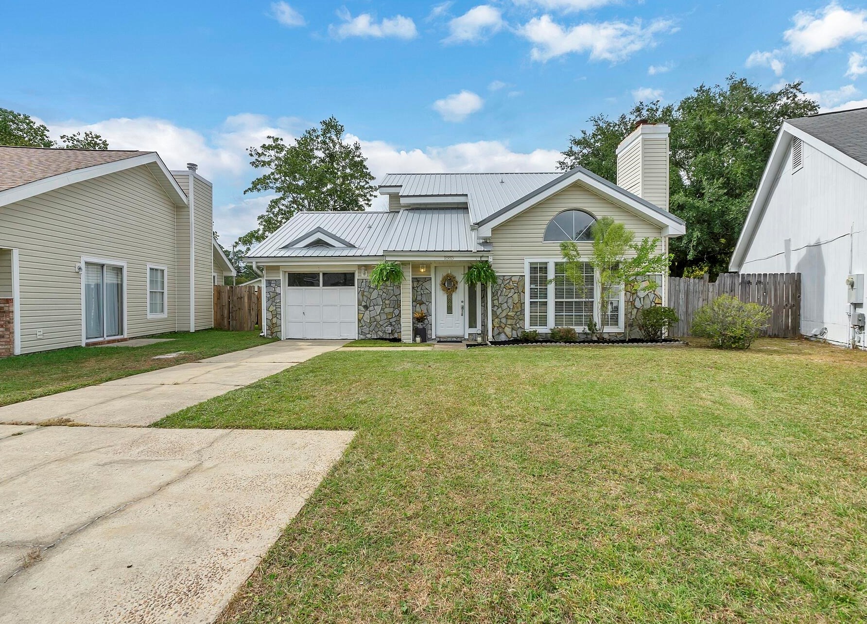 1885 Heartland Dr, Fort Walton Beach, FL 32547