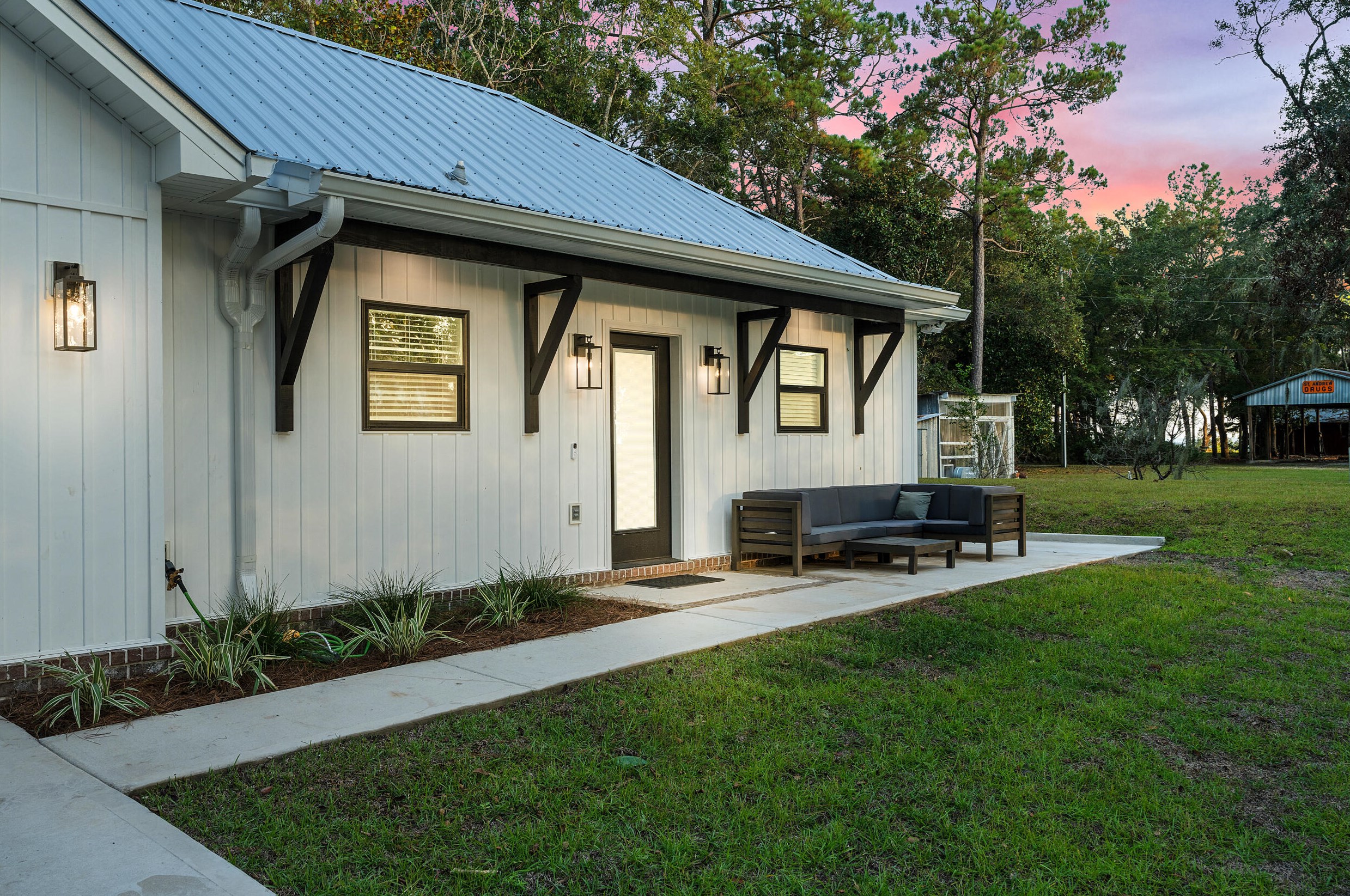 279 Marsh Dr, Freeport, FL 32439