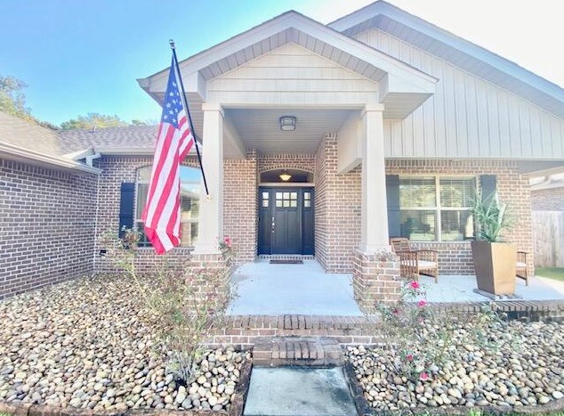 6040 Trestle St, Crestview, FL 32536