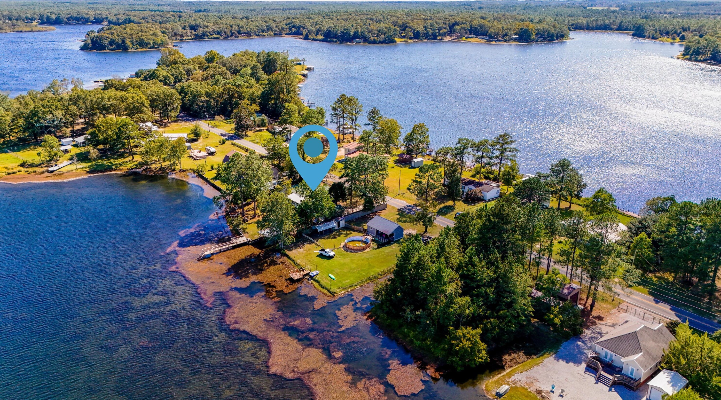 757 Paradise Island Dr, Defuniak Springs, FL 32433