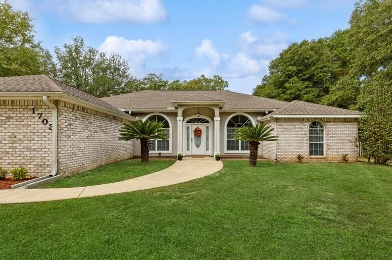 1703 N Lloyd Street N, Crestview, FL 32536