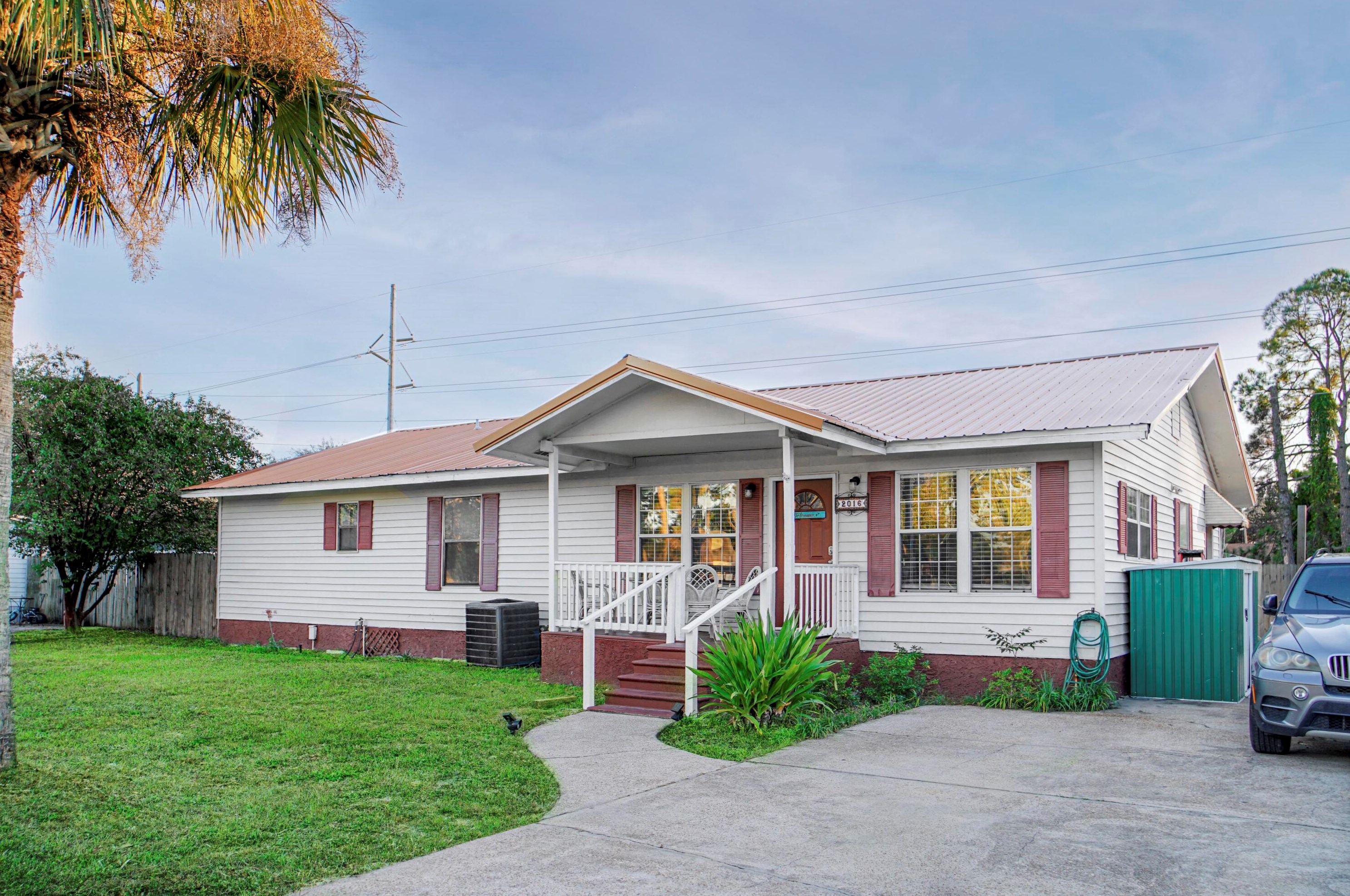 2016 Twin Oaks Dr, Panama City, FL 32408-5716