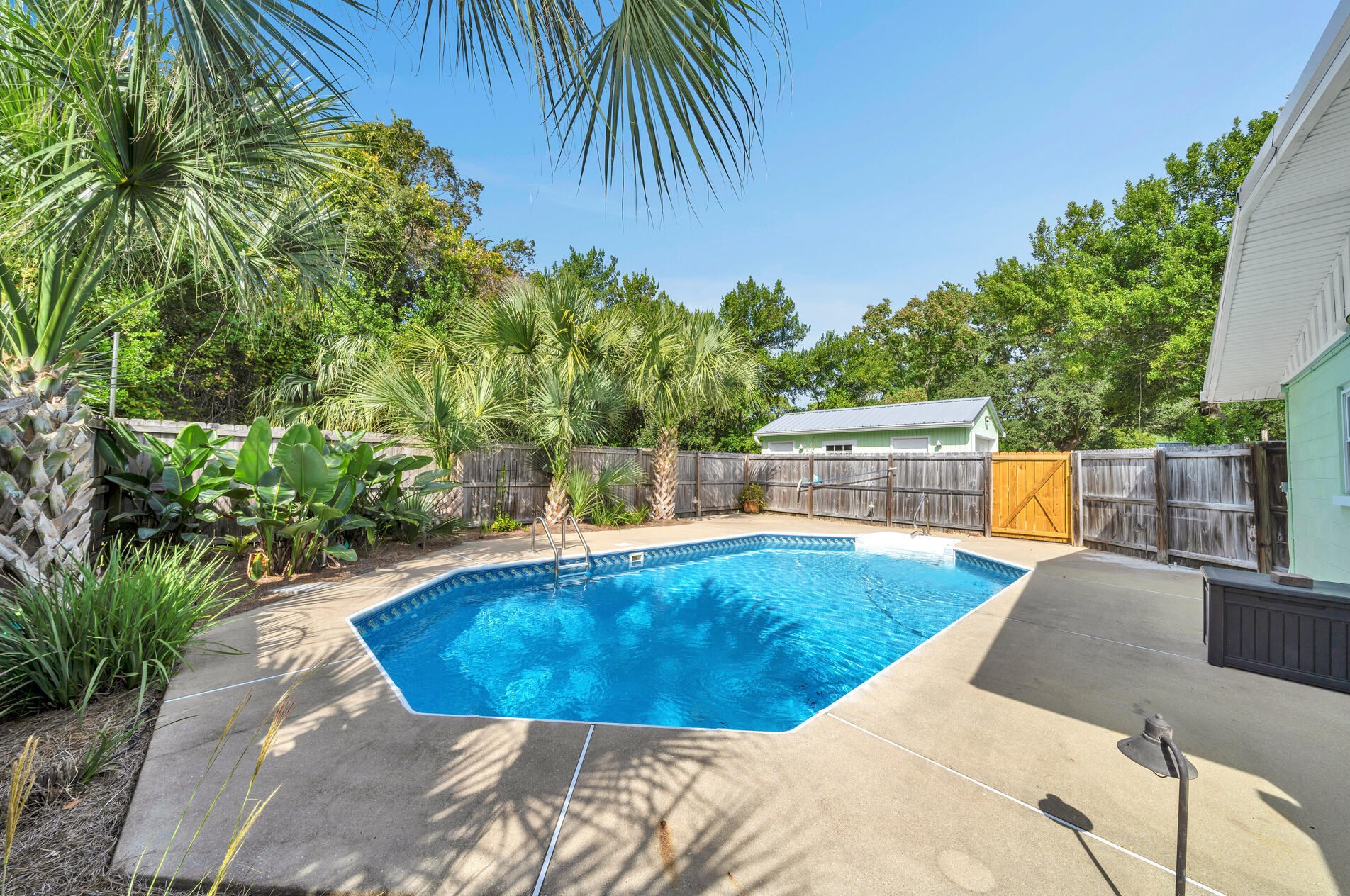 30 Hemlock Dr, Fort Walton Beach FL  32548-4716 exterior