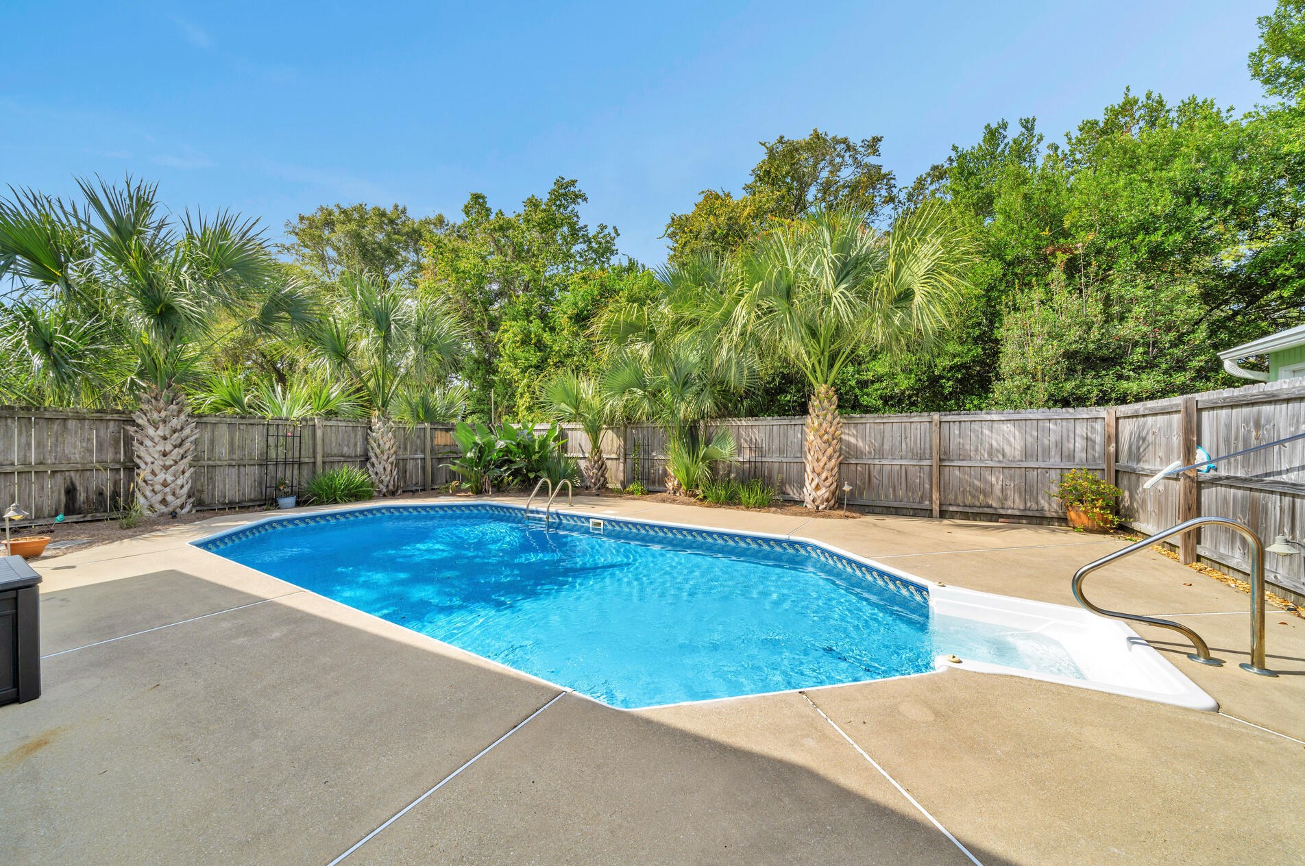 30 Hemlock Dr, Fort Walton Beach FL  32548-4716 exterior