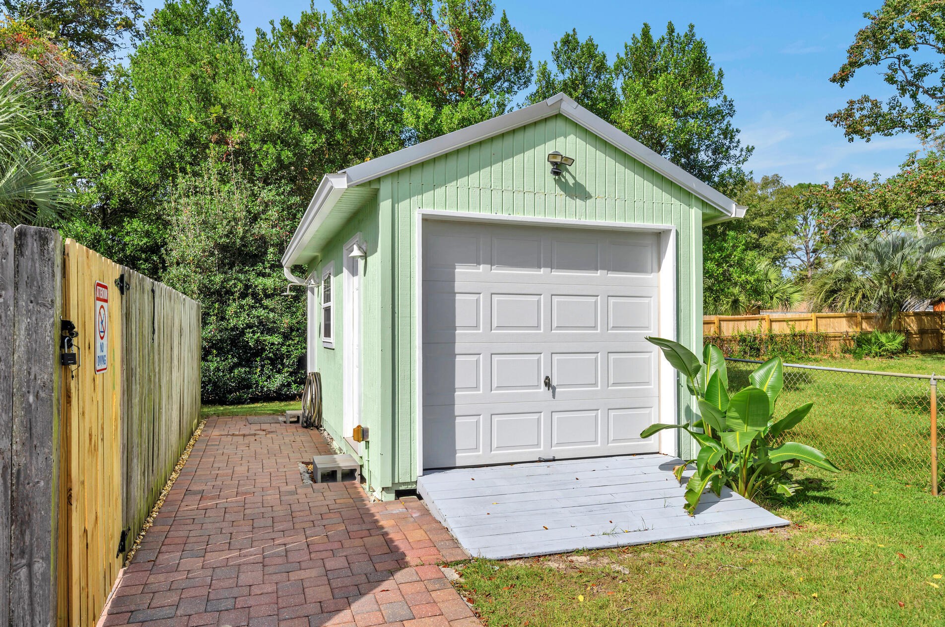 30 Hemlock Dr, Fort Walton Beach FL  32548-4716 exterior
